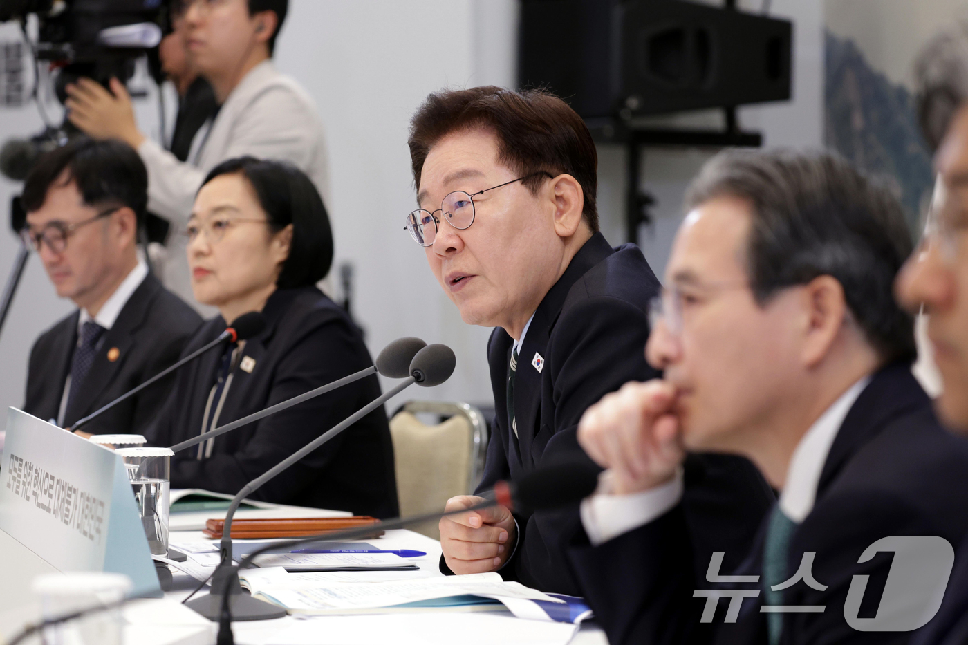 (서울=뉴스1) 허경 기자 = 이재명 대통령이 16일 청와대 영빈관에서 열린 과학기술정보통신부, 방송미디어통신위원회, 개인정보보호위원회 2차 업무보고에서 발언하고 있다. (청와대통 …