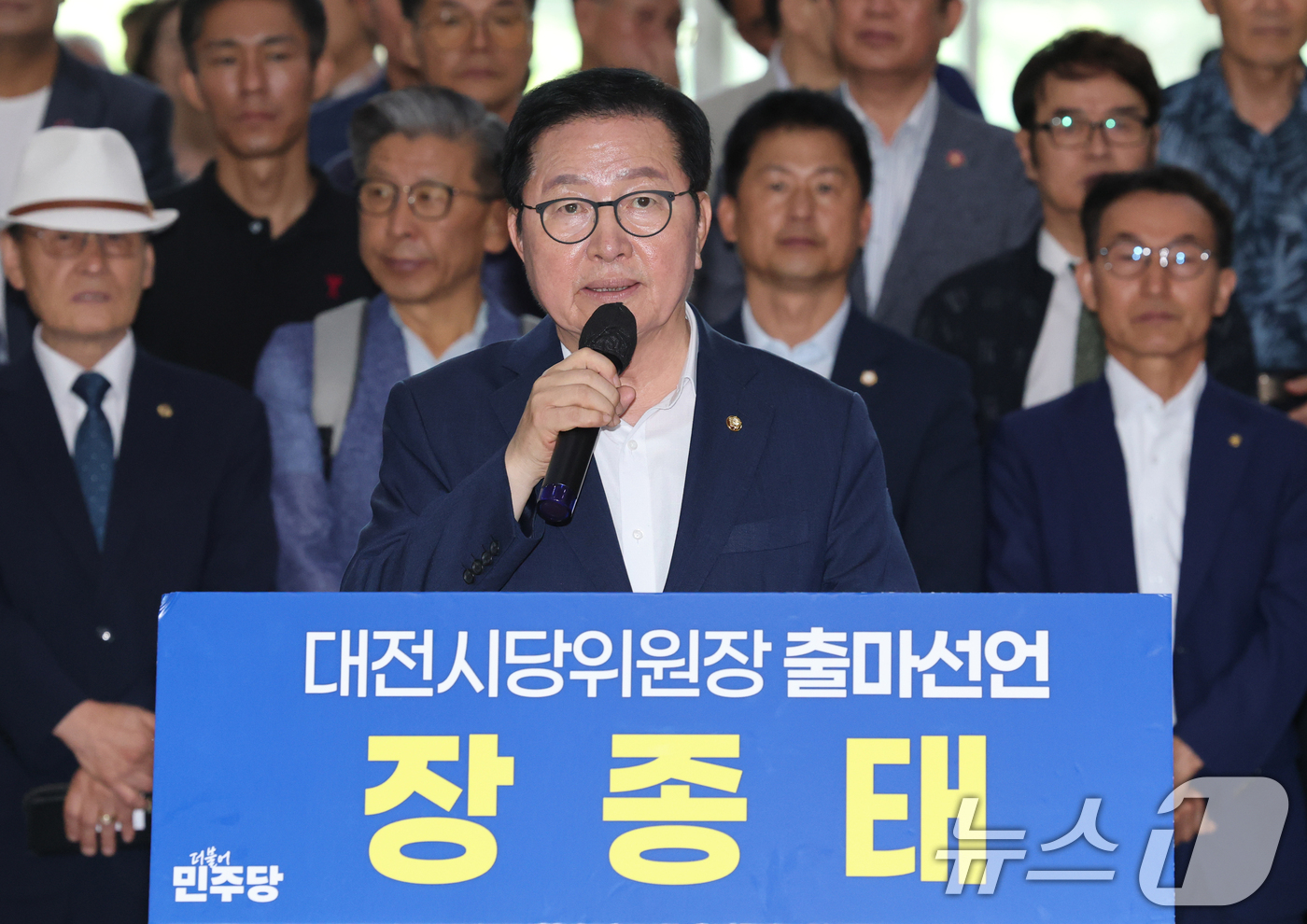(대전=뉴스1) 김기태 기자 = 장종태 더불어민주당 국회의원이 16일 대전시의회에서 민주당 대전시당위원장 출마 기자회견을 하고 있다. 2026.7.16/뉴스1