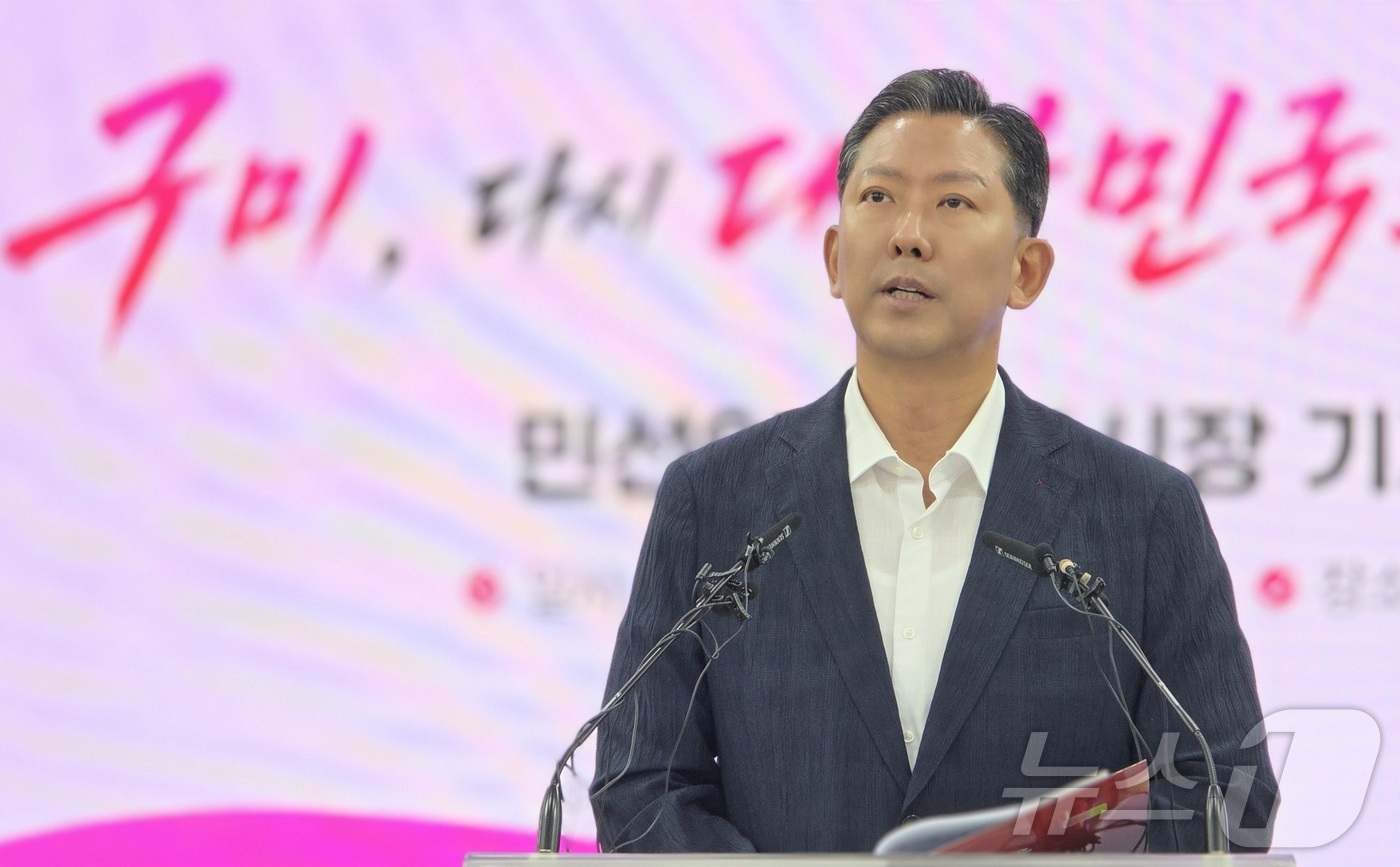 (구미=뉴스1) 정우용 기자 = 김장호 경북 구미시장이 16일 오전 시청에서 열린 민선 9기 기자 간담회에서 시정 운영 방향 등에 대해 말하고 있다. 2026.7.16/뉴스1