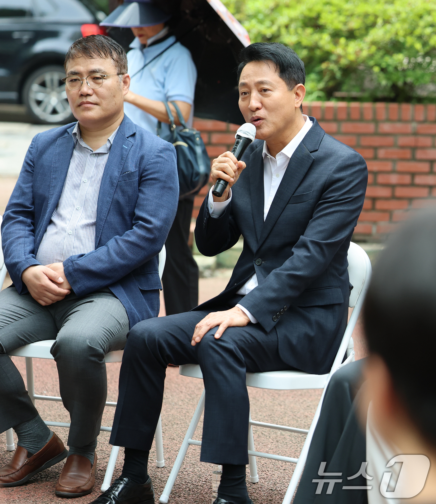(서울=뉴스1) 오대일 기자 = 오세훈 서울시장이 16일 준공업지역 공동주택 용적률 완화가 적용된 서울 영등포구 양평 신동아아파트 재건축단지에서 열린 주민 간담회에서 발언하고 있다 …