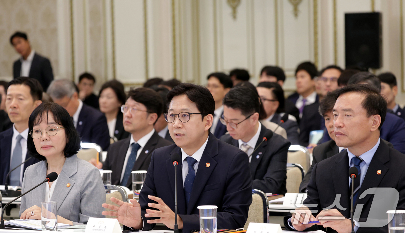 (서울=뉴스1) 허경 기자 = 배경훈 부총리 겸 과학기술정보통신부 장관이 16일 청와대 영빈관에서 열린 과학기술정보통신부, 방송미디어통신위원회, 개인정보보호위원회 2차 업무보고에서 …