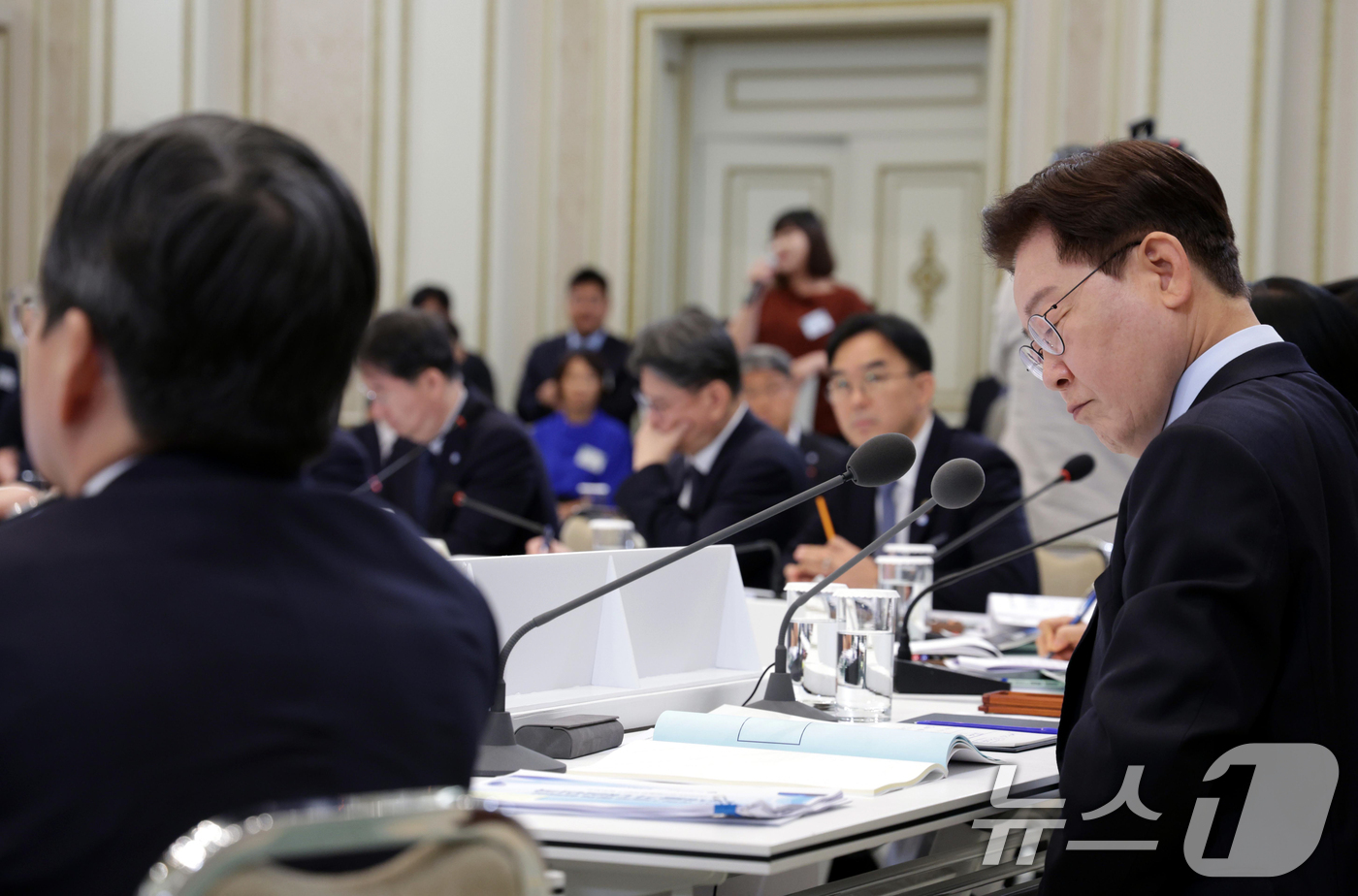 (서울=뉴스1) 허경 기자 = 이재명 대통령이 16일 청와대 영빈관에서 열린 과학기술정보통신부, 방송미디어통신위원회, 개인정보보호위원회 2차 업무보고에서 국민참여단 발언을 청취하고 …