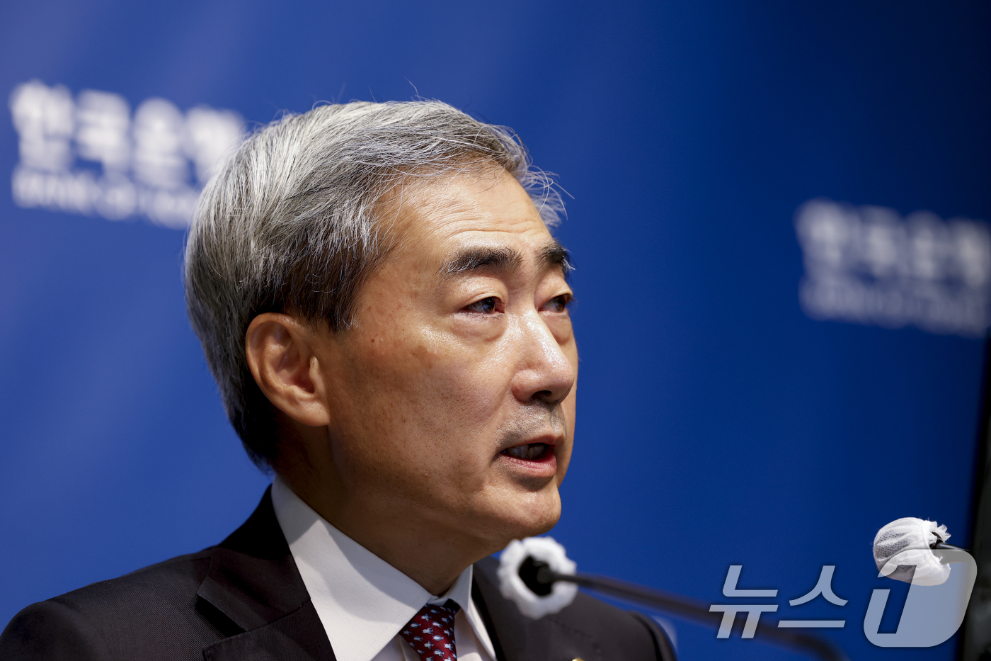 (서울=뉴스1) 사진공동취재단 = 신현송 한국은행 총재가 16일 오전 서울 중구 한국은행에서 열린 금융통화위원회 통화정책방향 기자간담회에서 발언하고 있다. 2026.7.16/뉴스1 …