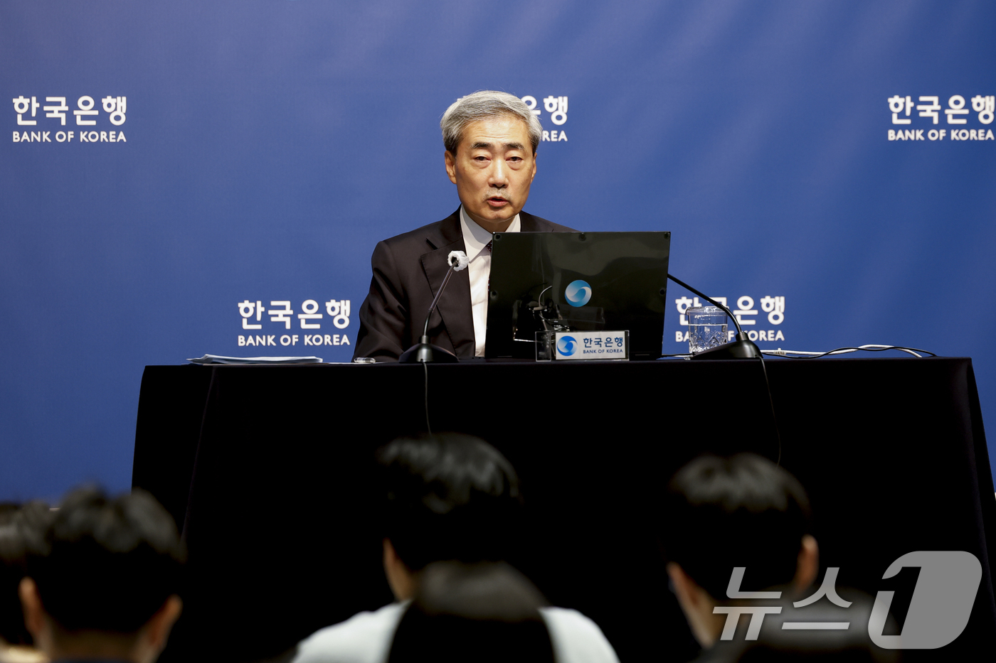 (서울=뉴스1) 사진공동취재단 = 신현송 한국은행 총재가 16일 오전 서울 중구 한국은행에서 열린 금융통화위원회 통화정책방향 기자간담회에서 발언하고 있다. 2026.7.16/뉴스1 …