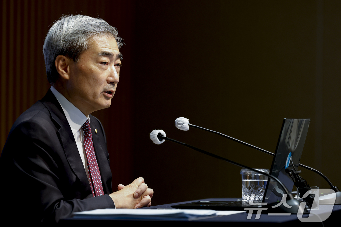 (서울=뉴스1) 사진공동취재단 = 신현송 한국은행 총재가 16일 오전 서울 중구 한국은행에서 열린 금융통화위원회 통화정책방향 기자간담회에서 발언하고 있다. 2026.7.16/뉴스1 …