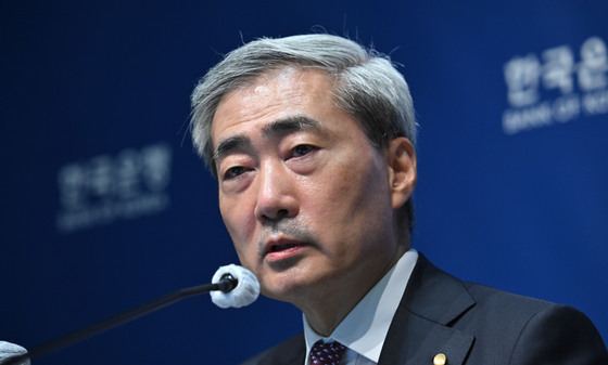 [속보] 신현송 "금리 앞당겨 인상…가래 대신 호미로 막는 정책" 비유