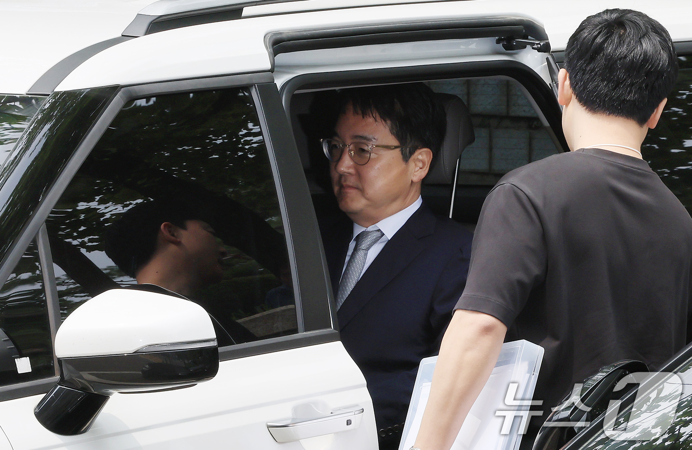 (서울=뉴스1) 이호윤 기자 = 12·3 비상계엄 내란 가담 및 직권남용 혐의를 받고 있는 심우정 전 검찰총장이 16일 서울 서초구 서울중앙지법에서 열린 구속 전 피의자 심문(영장 …