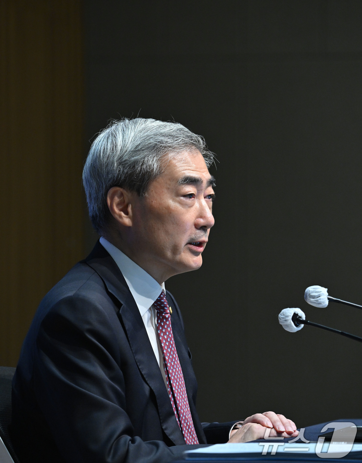 (서울=뉴스1) 사진공동취재단 = 신현송 한국은행 총재가 16일 오전 서울 중구 한국은행에서 열린 금융통화위원회 통화정책방향 기자간담회에서 발언하고 있다. 2026.7.16/뉴스1 …