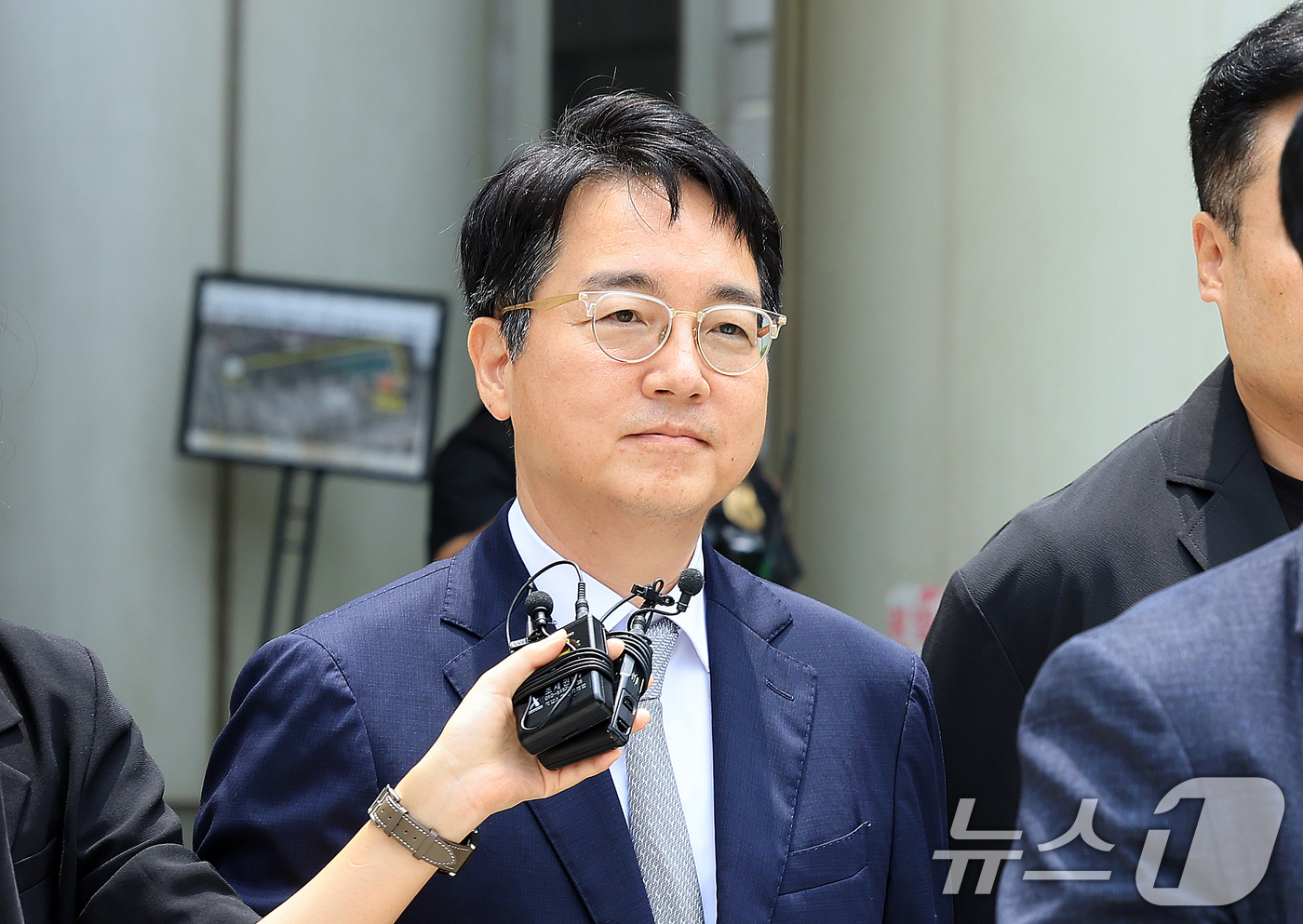 (서울=뉴스1) 이호윤 기자 = 12·3 비상계엄 내란 가담 및 직권남용 혐의를 받고 있는 심우정 전 검찰총장이 16일 서울 서초구 서울중앙지법에서 열린 구속 전 피의자 심문(영장 …