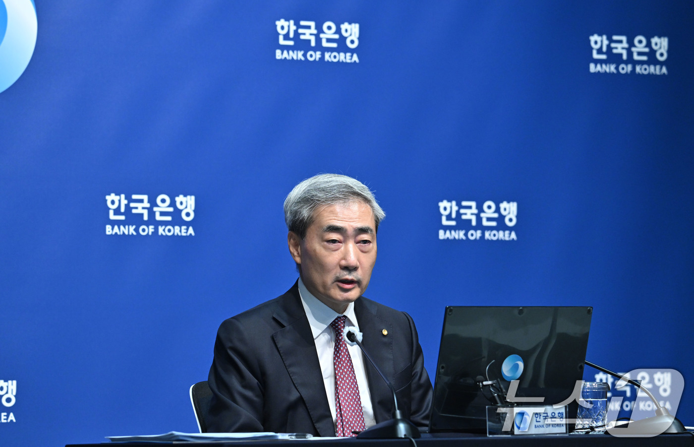 (서울=뉴스1) 사진공동취재단 = 신현송 한국은행 총재가 16일 오전 서울 중구 한국은행에서 열린 금융통화위원회 통화정책방향 기자간담회에서 발언하고 있다. 2026.7.16/뉴스1 …