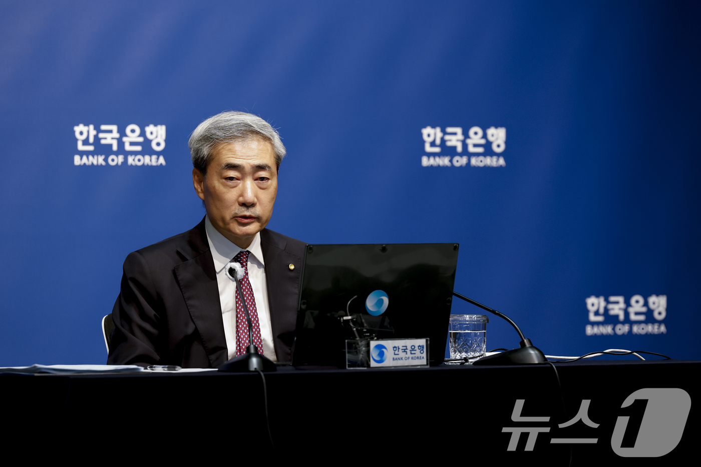 (서울=뉴스1) 사진공동취재단 = 신현송 한국은행 총재가 16일 오전 서울 중구 한국은행에서 열린 금융통화위원회 통화정책방향 기자간담회에서 발언하고 있다. 2026.7.16/뉴스1 …