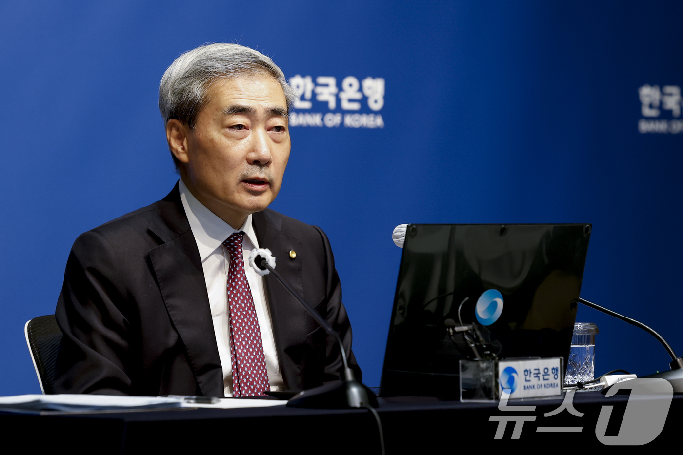 (서울=뉴스1) 사진공동취재단 = 신현송 한국은행 총재가 16일 오전 서울 중구 한국은행에서 열린 금융통화위원회 통화정책방향 기자간담회에서 발언하고 있다. 2026.7.16/뉴스1 …