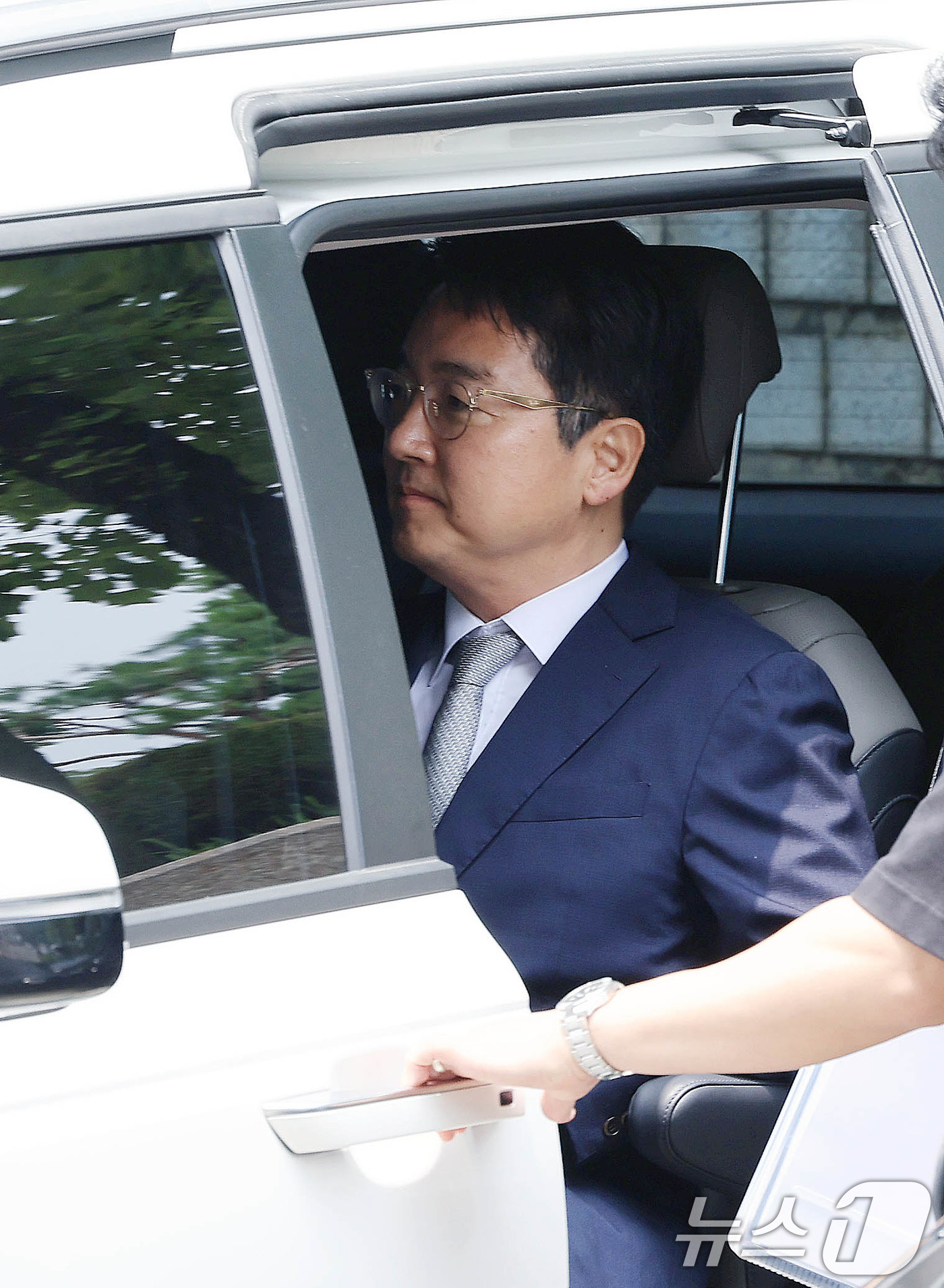 (서울=뉴스1) 이호윤 기자 = 12·3 비상계엄 내란 가담 및 직권남용 혐의를 받고 있는 심우정 전 검찰총장이 16일 서울 서초구 서울중앙지법에서 열린 구속 전 피의자 심문(영장 …