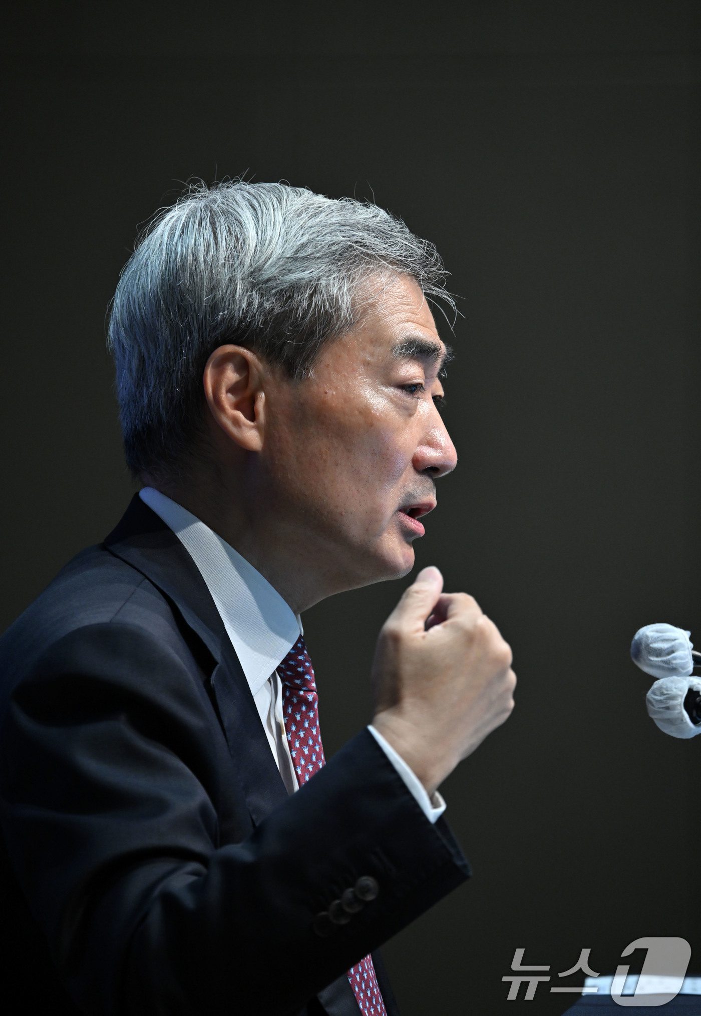(서울=뉴스1) 사진공동취재단 = 신현송 한국은행 총재가 16일 오전 서울 중구 한국은행에서 열린 금융통화위원회 통화정책방향 기자간담회에서 발언하고 있다. 2026.7.16/뉴스1 …