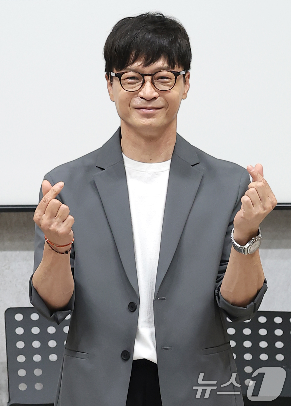 (서울=뉴스1) 권현진 기자 = 가수 박학기가 16일 서울 서대문구 포레스트미디어에서 열린 관객 소통형 토크 콘서트 ‘빈칸채우기’ 제작발표회에 참석해 포즈를 취하고 있다.'빈칸채우 …