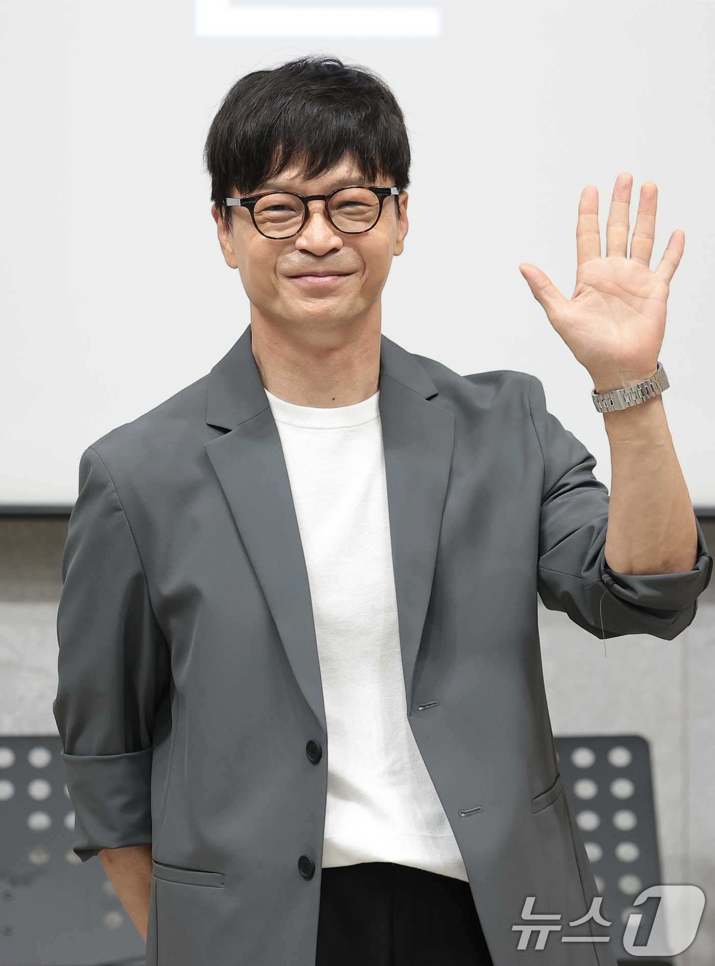 (서울=뉴스1) 권현진 기자 = 가수 박학기가 16일 서울 서대문구 포레스트미디어에서 열린 관객 소통형 토크 콘서트 ‘빈칸채우기’ 제작발표회에 참석해 포즈를 취하고 있다.'빈칸채우 …