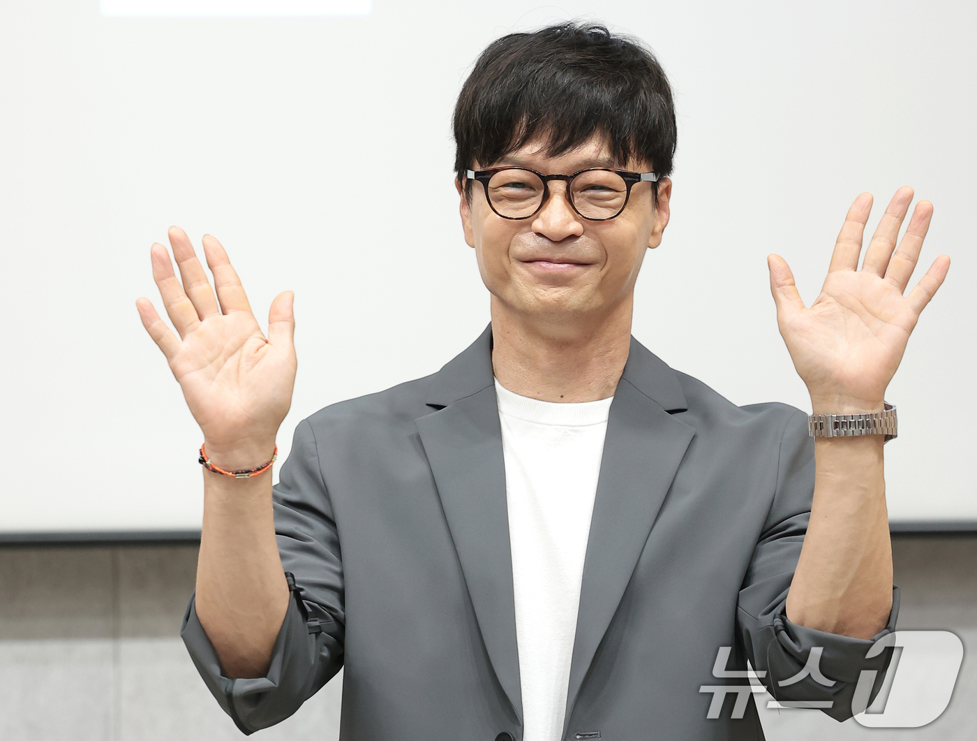 (서울=뉴스1) 권현진 기자 = 가수 박학기가 16일 서울 서대문구 포레스트미디어에서 열린 관객 소통형 토크 콘서트 ‘빈칸채우기’ 제작발표회에 참석해 포즈를 취하고 있다.'빈칸채우 …