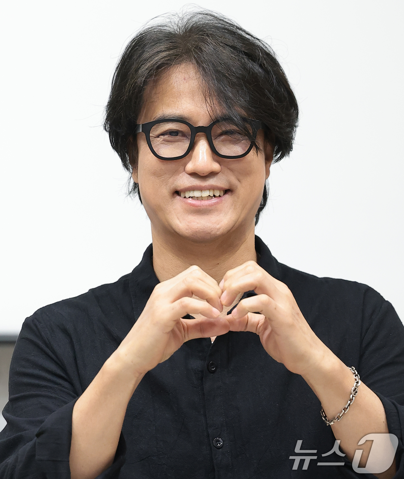 (서울=뉴스1) 권현진 기자 = 유리상자 박승화가 16일 서울 서대문구 포레스트미디어에서 열린 관객 소통형 토크 콘서트 ‘빈칸채우기’ 제작발표회에 참석해 포즈를 취하고 있다.'빈칸 …