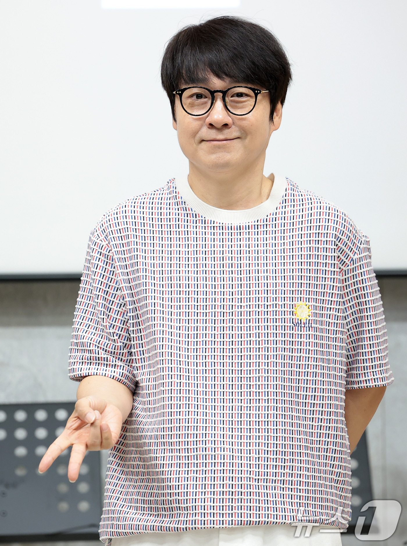 (서울=뉴스1) 권현진 기자 = 유리상자 이세준이 16일 서울 서대문구 포레스트미디어에서 열린 관객 소통형 토크 콘서트 ‘빈칸채우기’ 제작발표회에 참석해 포즈를 취하고 있다.'빈칸 …