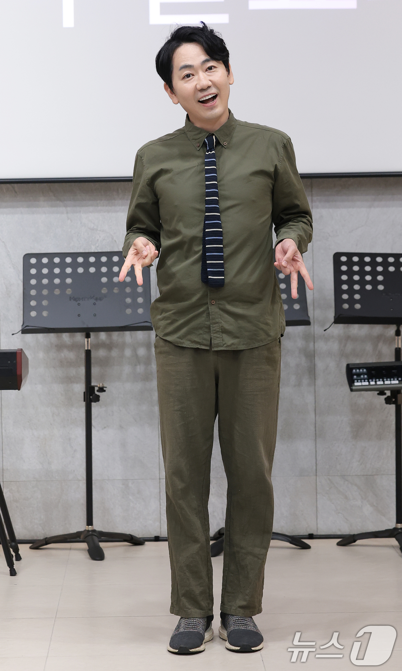 (서울=뉴스1) 권현진 기자 = 방송인 류대산이 16일 서울 서대문구 포레스트미디어에서 열린 관객 소통형 토크 콘서트 ‘빈칸채우기’ 제작발표회에 참석해 포즈를 취하고 있다.'빈칸채 …