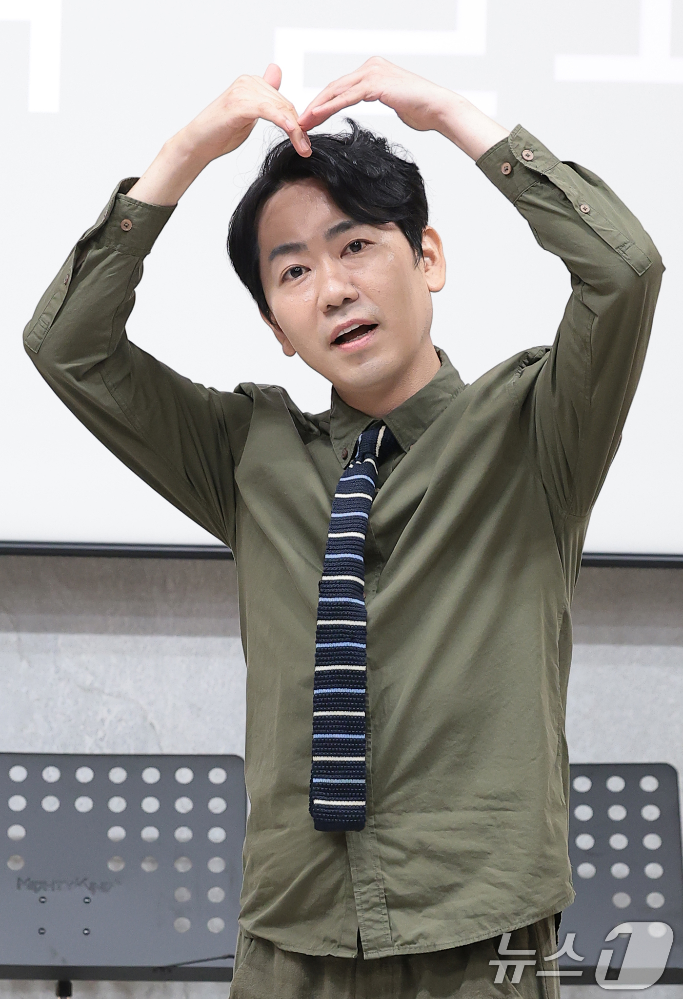 (서울=뉴스1) 권현진 기자 = 방송인 류대산이 16일 서울 서대문구 포레스트미디어에서 열린 관객 소통형 토크 콘서트 ‘빈칸채우기’ 제작발표회에 참석해 포즈를 취하고 있다.'빈칸채 …