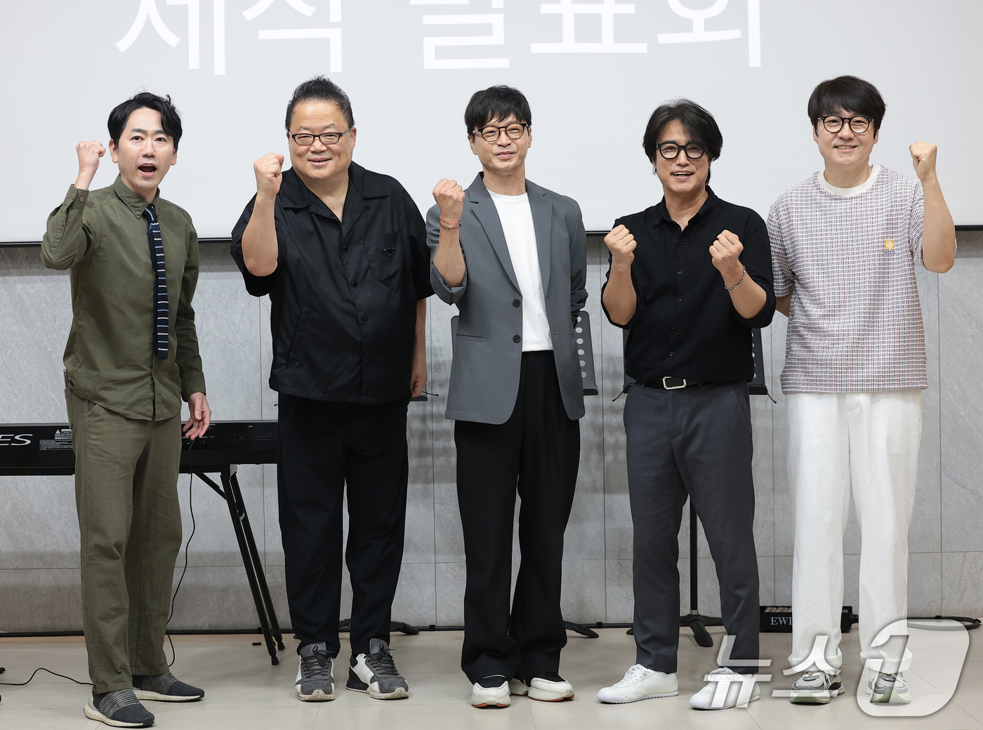 (서울=뉴스1) 권현진 기자 = 방송인 류대산(왼쪽부터)과 오준성 음악감독, 가수 박학기, 박승화, 이세준이 16일 서울 서대문구 포레스트미디어에서 열린 관객 소통형 토크 콘서트 …