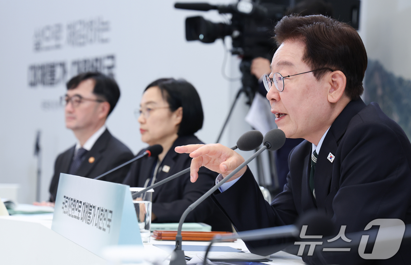 (서울=뉴스1) 이재명 기자 = 이재명 대통령이 16일 청와대 영빈관에서 열린 국토교통부, 농림축산식품부, 해양수산부 2차 업무보고에서 발언을 하고 있다. 2026.7.16/뉴스1 …