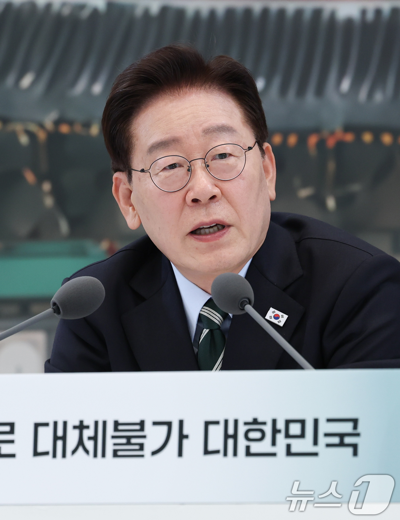 (서울=뉴스1) 이재명 기자 = 이재명 대통령이 16일 청와대 영빈관에서 열린 국토교통부, 농림축산식품부, 해양수산부 2차 업무보고에서 발언을 하고 있다. 2026.7.16/뉴스1 …
