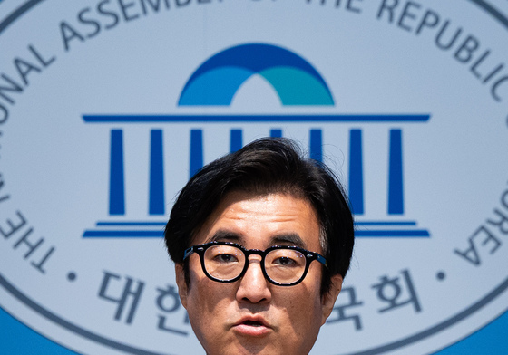현안 브리핑하는 김성회 민주당 원내대변인
