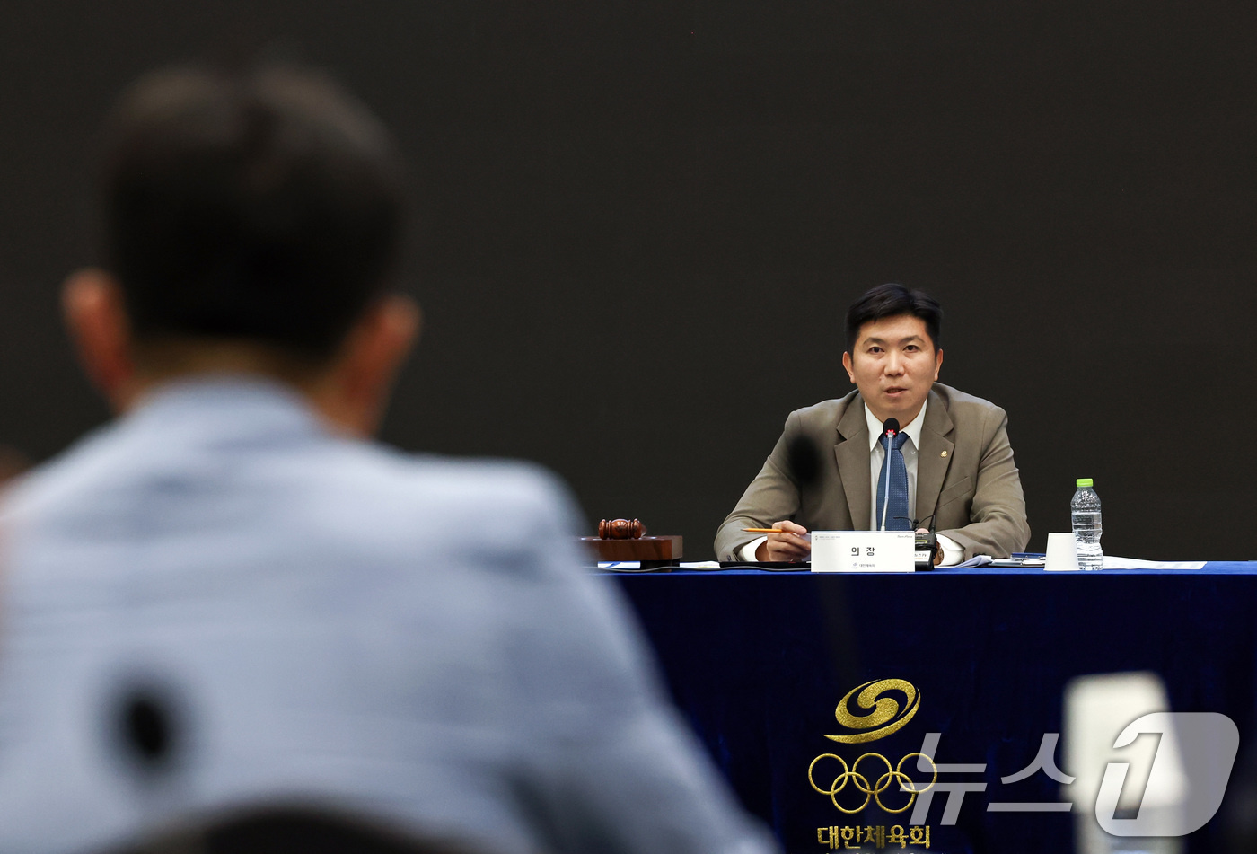 (서울=뉴스1) 최지환 기자 = 유승민 대한체육회장이 16일 오후 서울 송파구 올림픽파크텔에서 열린 임시대의원총회에서 인사말을 하고 있다. 2026.7.16/뉴스1