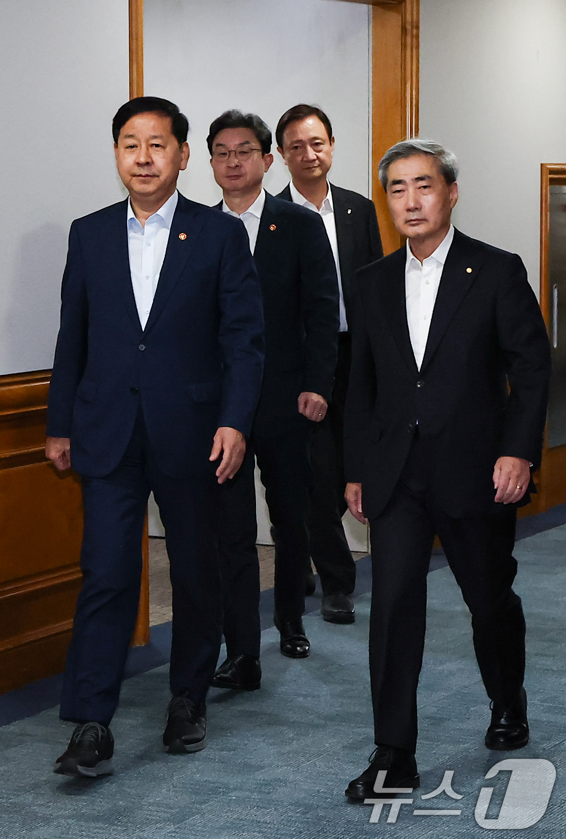 (서울=뉴스1) 김도우 기자 = 구윤철 부총리 겸 재정경제부 장관, 신현송 한국은행 총재, 이억원 금융위원장, 이찬진 금융감독원장이 16일 서울 중구 은행회관에서 열린 시장상황점검 …