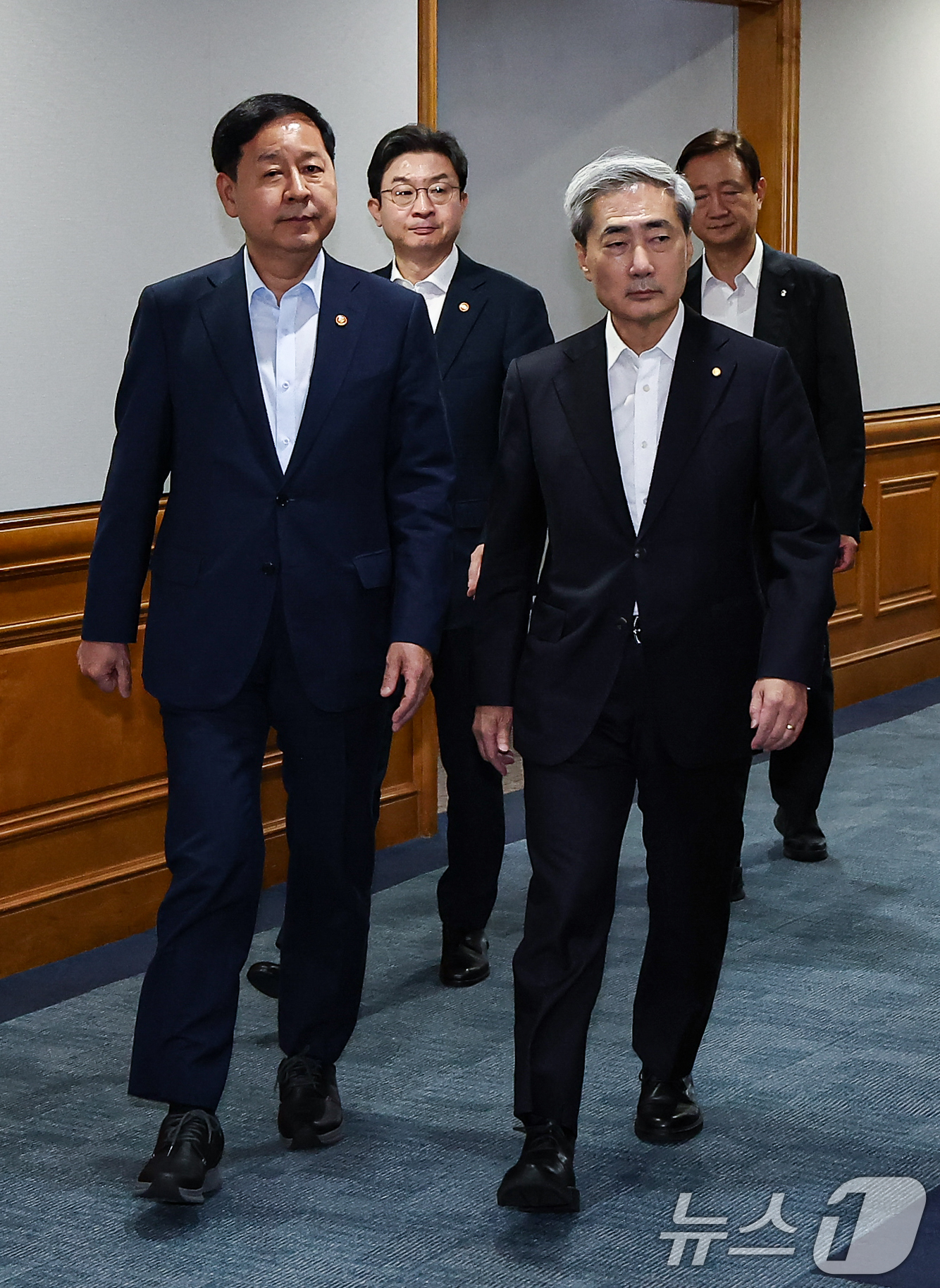 (서울=뉴스1) 김도우 기자 = 구윤철 부총리 겸 재정경제부 장관, 신현송 한국은행 총재, 이억원 금융위원장, 이찬진 금융감독원장이 16일 서울 중구 은행회관에서 열린 시장상황점검 …