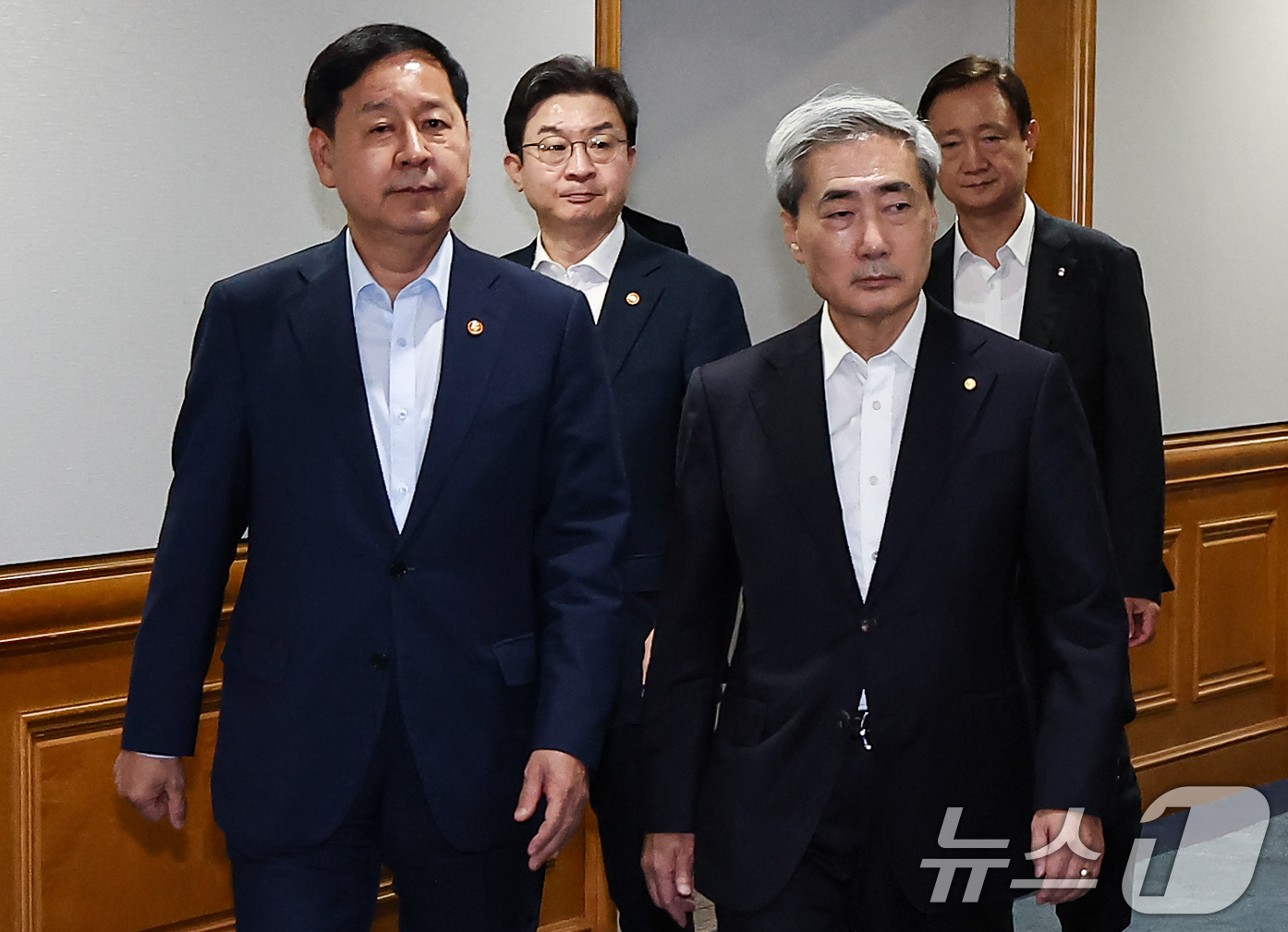 (서울=뉴스1) 김도우 기자 = 구윤철 부총리 겸 재정경제부 장관, 신현송 한국은행 총재, 이억원 금융위원장, 이찬진 금융감독원장이 16일 서울 중구 은행회관에서 열린 시장상황점검 …