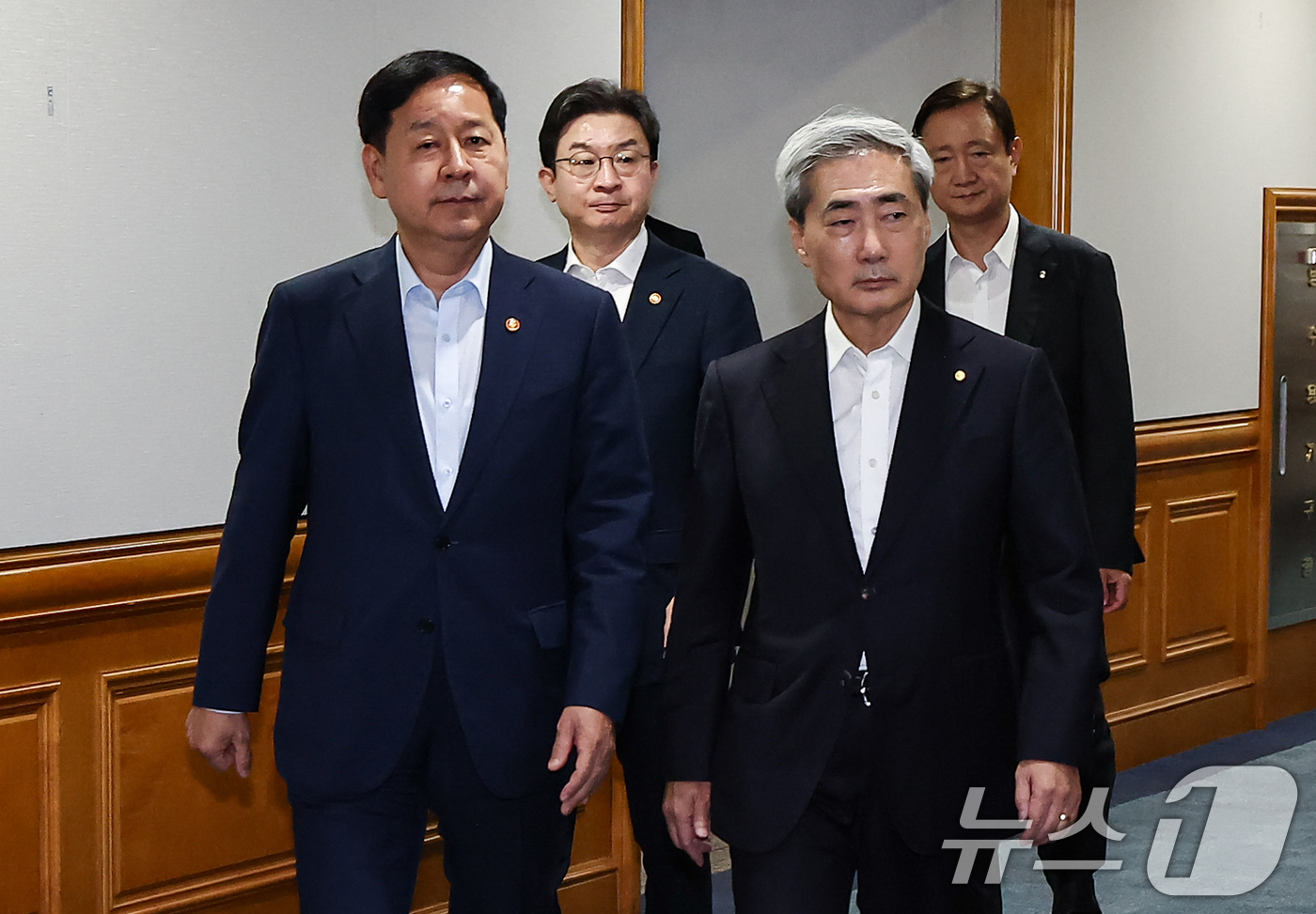 (서울=뉴스1) 김도우 기자 = 구윤철 부총리 겸 재정경제부 장관, 신현송 한국은행 총재, 이억원 금융위원장, 이찬진 금융감독원장이 16일 서울 중구 은행회관에서 열린 시장상황점검 …