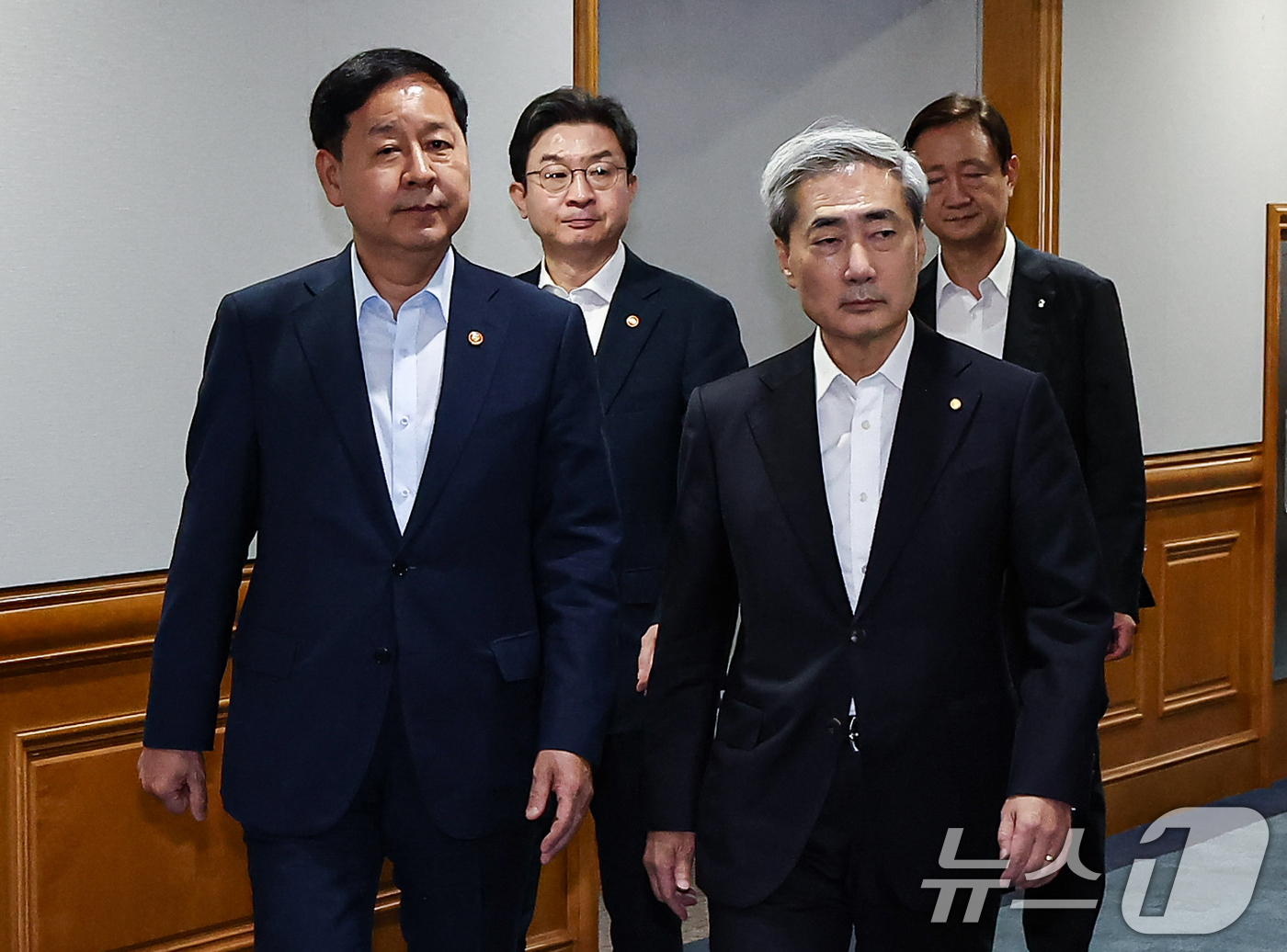 (서울=뉴스1) 김도우 기자 = 구윤철 부총리 겸 재정경제부 장관, 신현송 한국은행 총재, 이억원 금융위원장, 이찬진 금융감독원장이 16일 서울 중구 은행회관에서 열린 시장상황점검 …