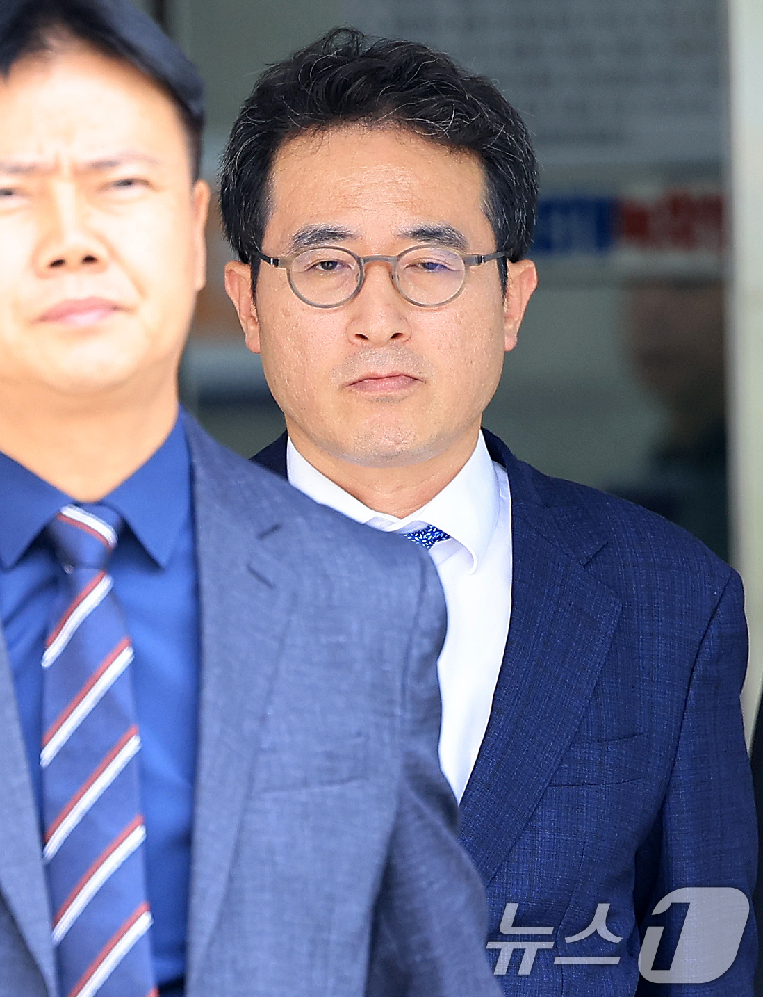 (서울=뉴스1) 이호윤 기자 = 내란 중요임무 종사 혐의를 받는 전무곤 전 대검 기획조정부장(검사장)이 16일 서울 서초구 서울중앙지법에서 열린 구속 전 피의자 심문(영장실질심사) …