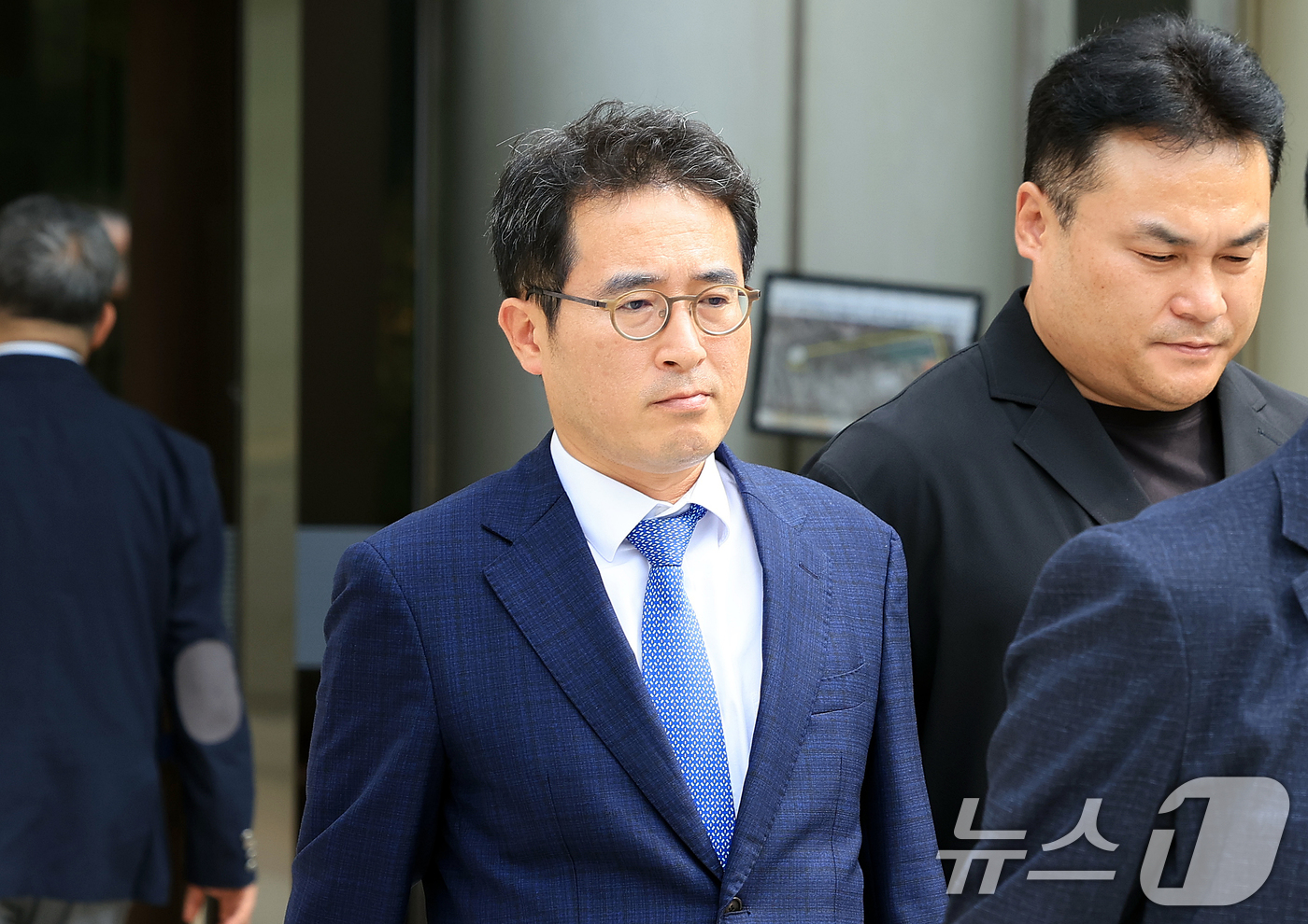 (서울=뉴스1) 이호윤 기자 = 내란 중요임무 종사 혐의를 받는 전무곤 전 대검 기획조정부장(검사장)이 16일 서울 서초구 서울중앙지법에서 열린 구속 전 피의자 심문(영장실질심사) …