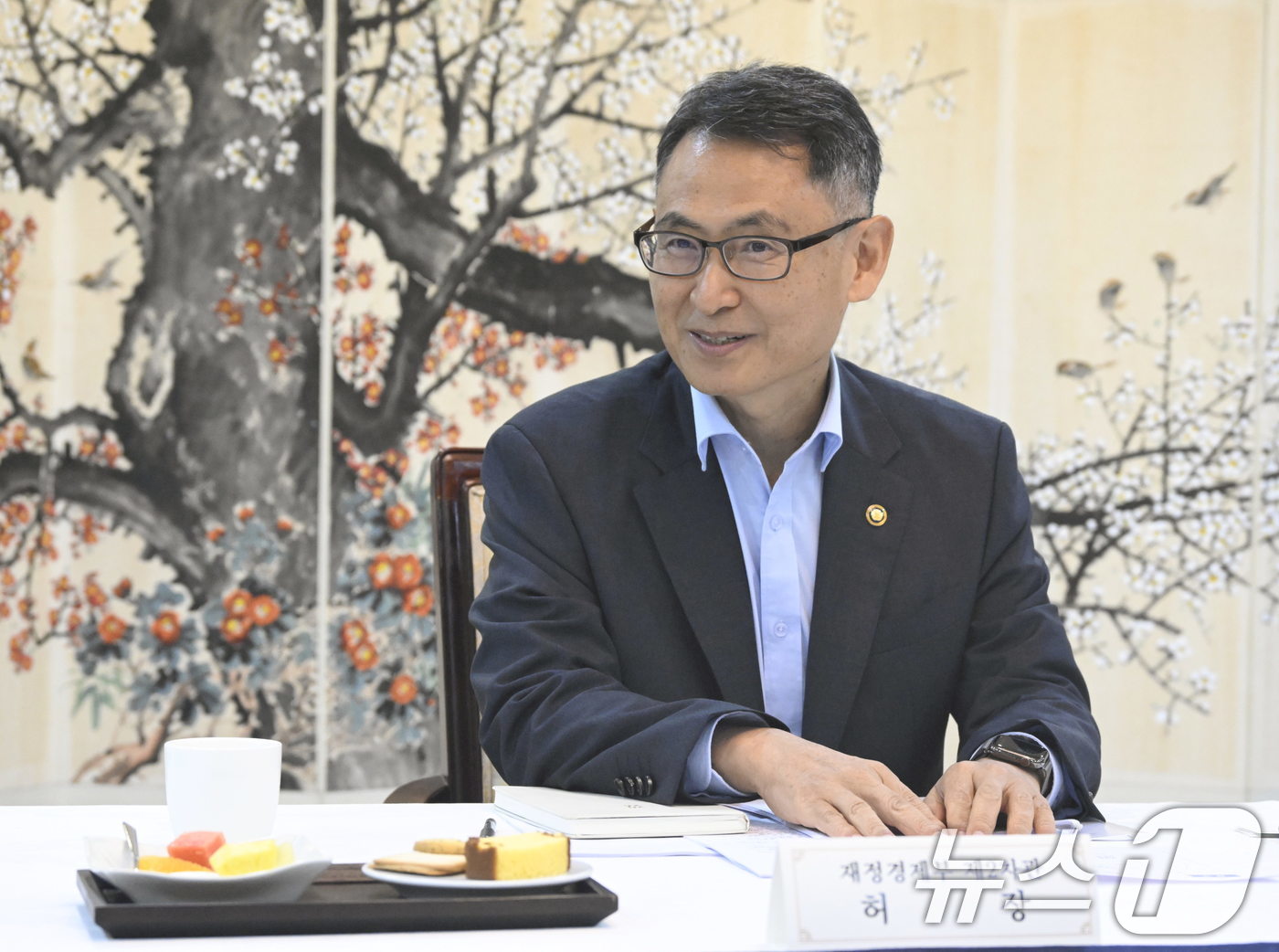 (서울=뉴스1) = 허장 재정경제부 차관이 16일 서울 종로구 정부서울청사에서 열린 'AI 융합 국제개발 자문위원회'를 주재하고 있다. (재정경제부 제공. 재판매 및 DB금지) 2 …