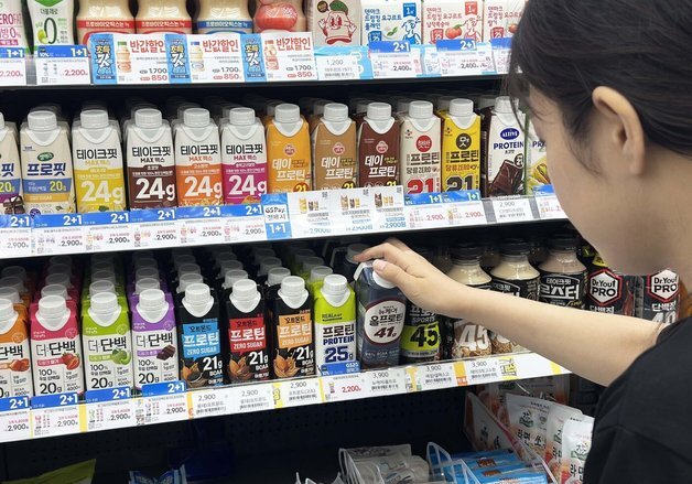 "셀렉스 옆에 퓨어틴"…단백질 시장 커지자 브랜드 나누는 식품업계