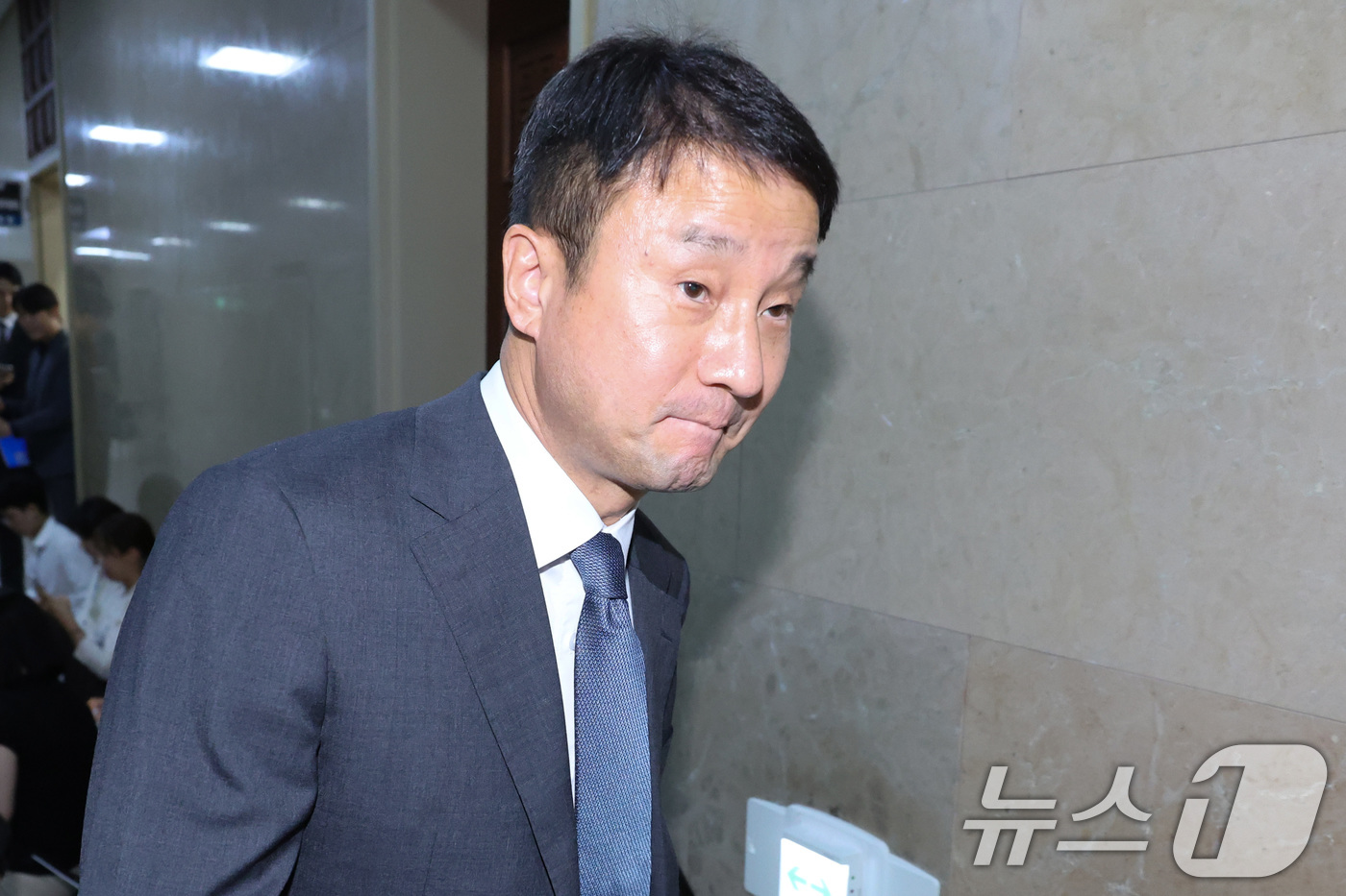 (서울=뉴스1) 신웅수 기자 = 한병도 더불어민주당 대표 직무대행 겸 원내대표와 천준호 원내운영수석부대표가 16일 서울 여의도 국회에서 여야 원내대표 회동을 마친 후 회동 결과를 …