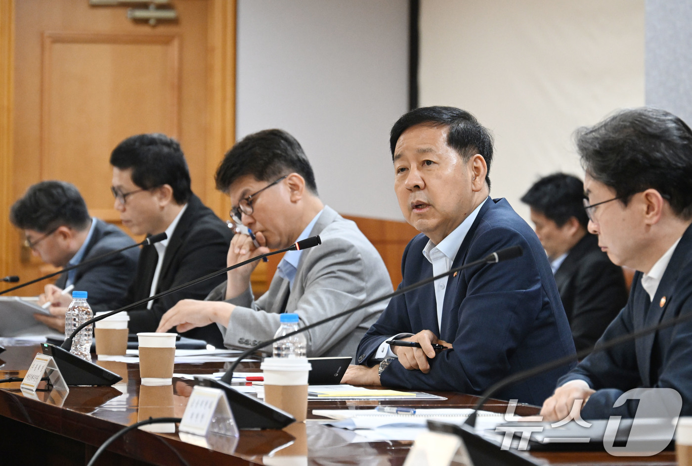 (서울=뉴스1) = 구윤철 부총리 겸 재정경제부 장관이 16일 서울 중구 은행연합회에서 열린 시장상황 점검회의를 주재하고 있다. (재정경제부 제공. 재판매 및 DB금지) 2026. …