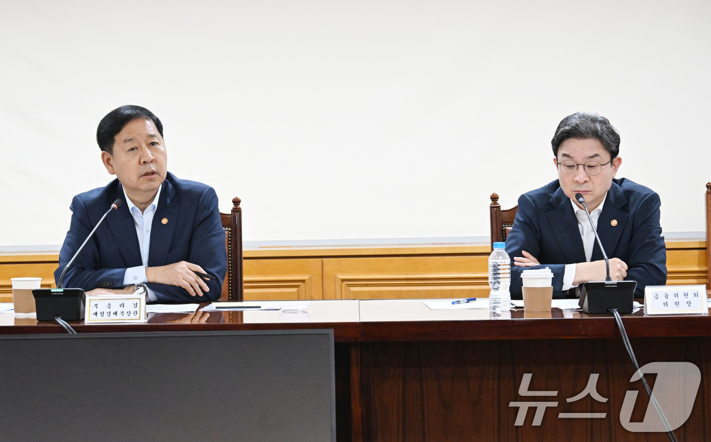(서울=뉴스1) = 구윤철 부총리 겸 재정경제부 장관이 16일 서울 중구 은행연합회에서 열린 시장상황 점검회의에서 모두발언을 하고 있다. (재정경제부 제공. 재판매 및 DB금지) …