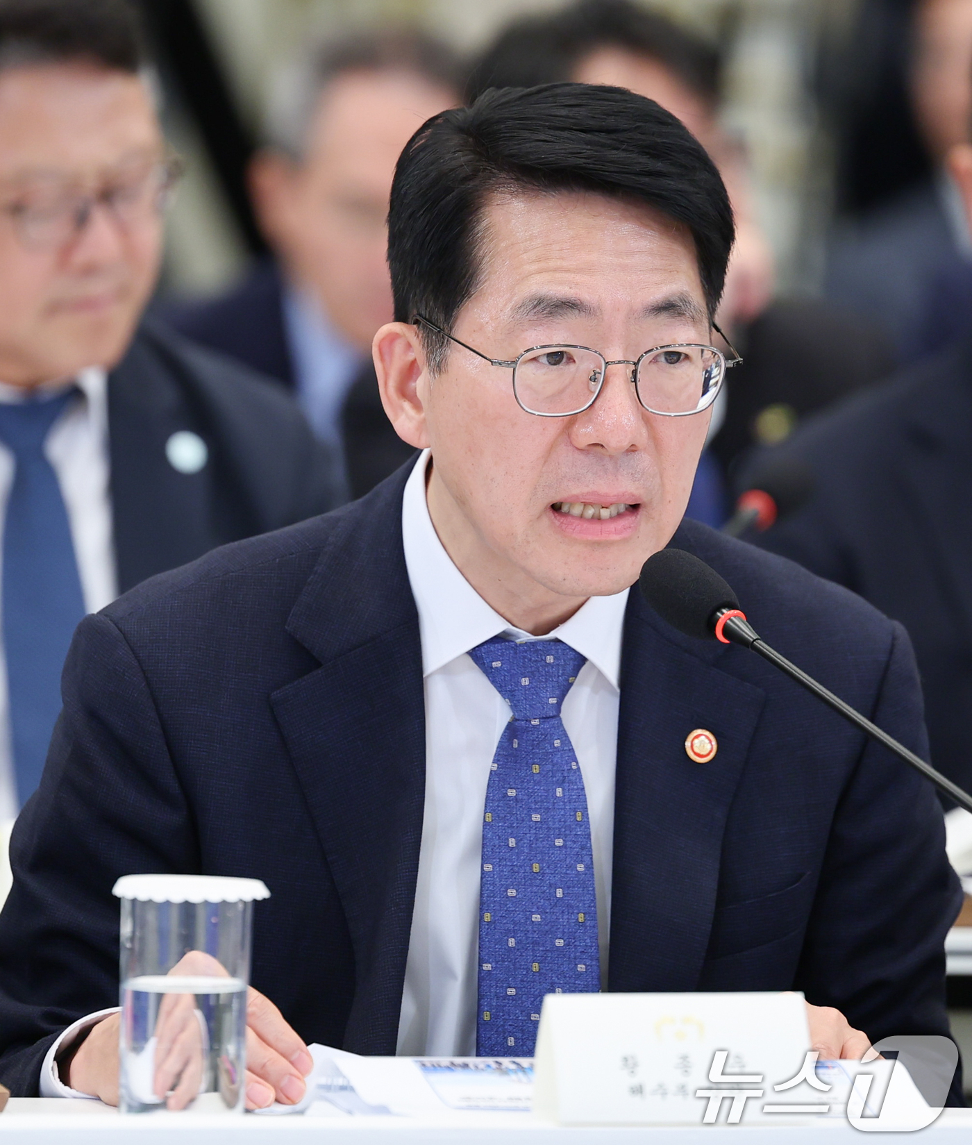 (서울=뉴스1) 이재명 기자 = 황종우 해양수산부 장관이 16일 청와대 영빈관에서 열린 국토교통부, 농림축산식품부, 해양수산부 2차 업무보고에서 보고를 하고 있다. 2026.7.1 …