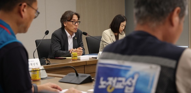 생활폐기물 처리 분야 노사정 협의체 발족식 발언하는 금한승 기후부 차관