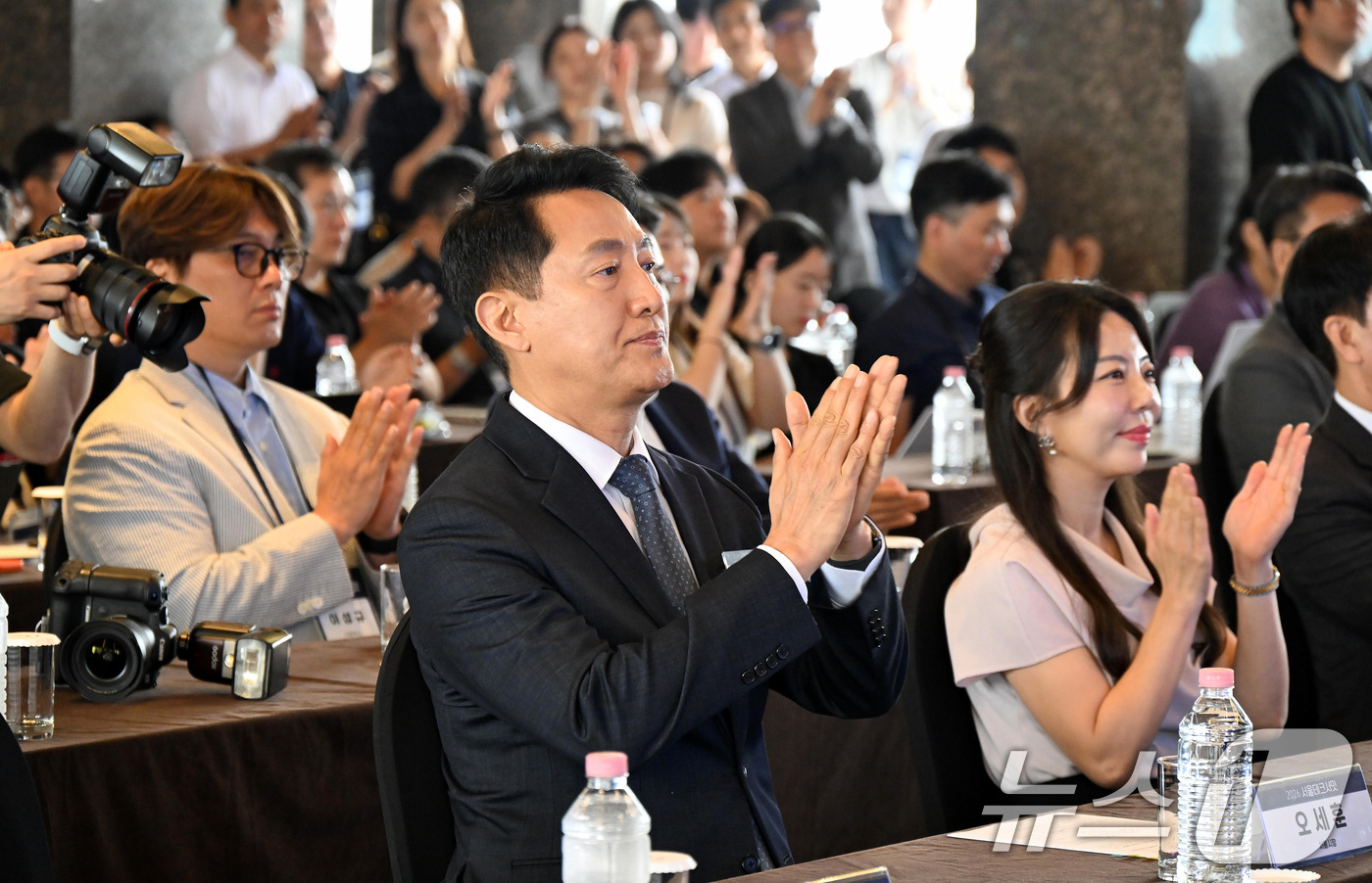 (서울=뉴스1) = 오세훈 서울시장이 16일 서울 중구 플라자호텔에서 열린 '2026 서울테크서밋 포럼'에서 개회를 축하하고 있다. (서울시 제공. 재판매 및 DB금지) 2026. …