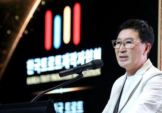 인사말 하는 시성웅 한국트로트제작자협회 회장