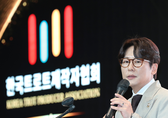 축사하는 이시하 한국음악저작권협회 회장