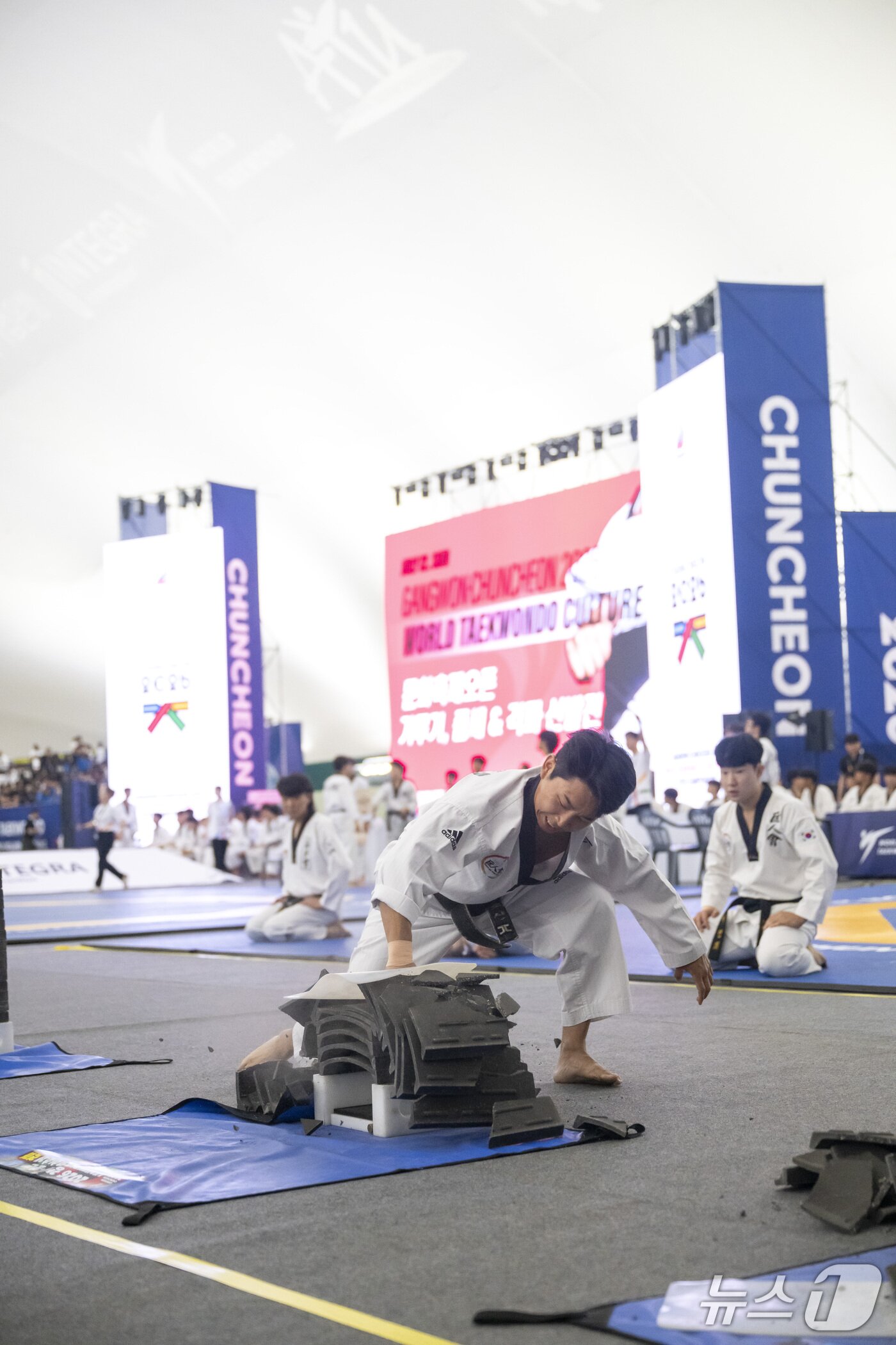 본문 이미지 - 강원·춘천 2026 세계태권도문화축제 격파 경기 현장.(춘천시 제공, 재판매 및 DB금지)