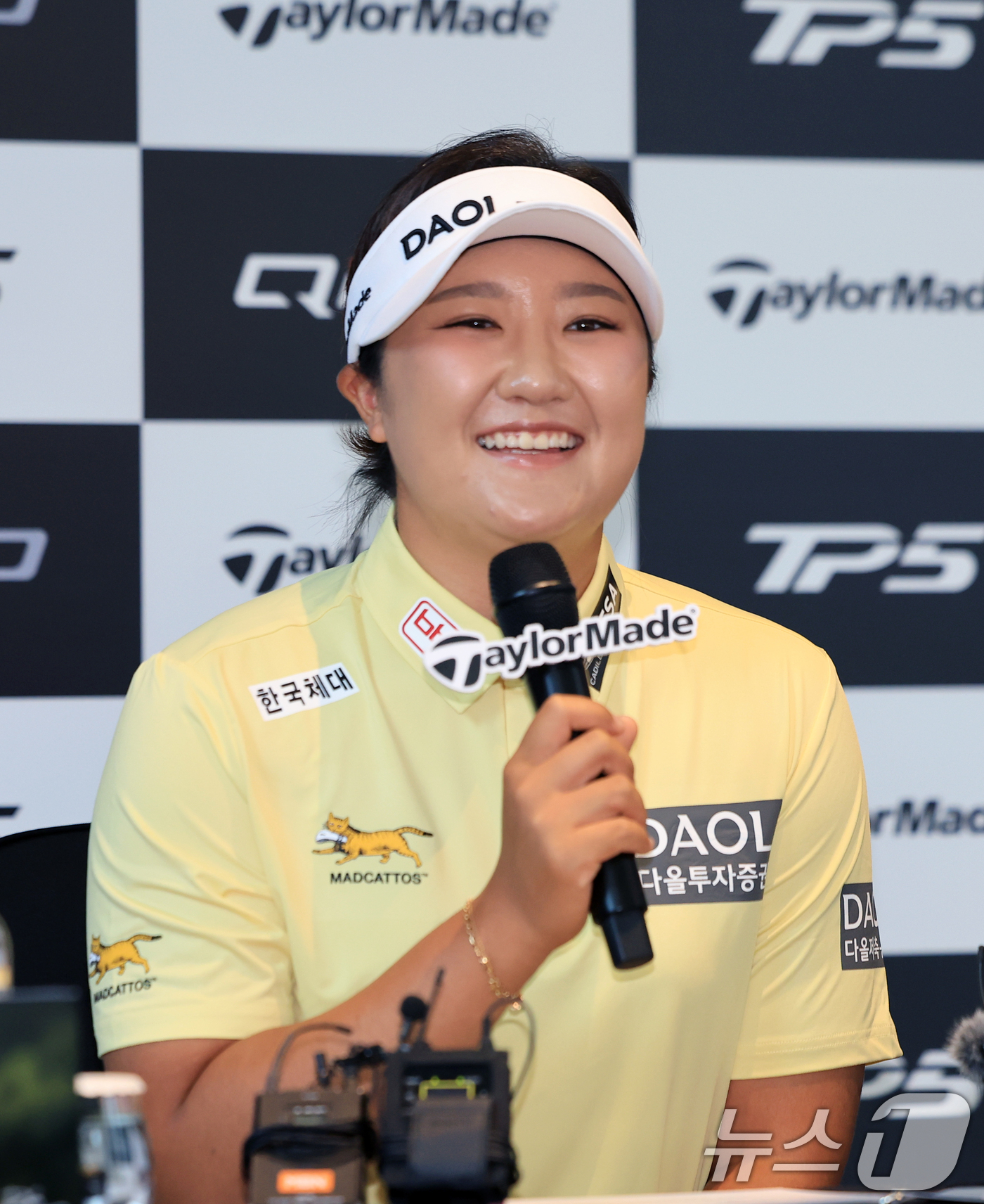 (서울=뉴스1) 이호윤 기자 = KPMG 여자 PGA 챔피언십, 아문디 에비앙 챔피언십에서 우승한 LPGA 프로골퍼 유해란이 16일 서울 여의도 콘래드 호텔에서 기자회견을 하고 있 …