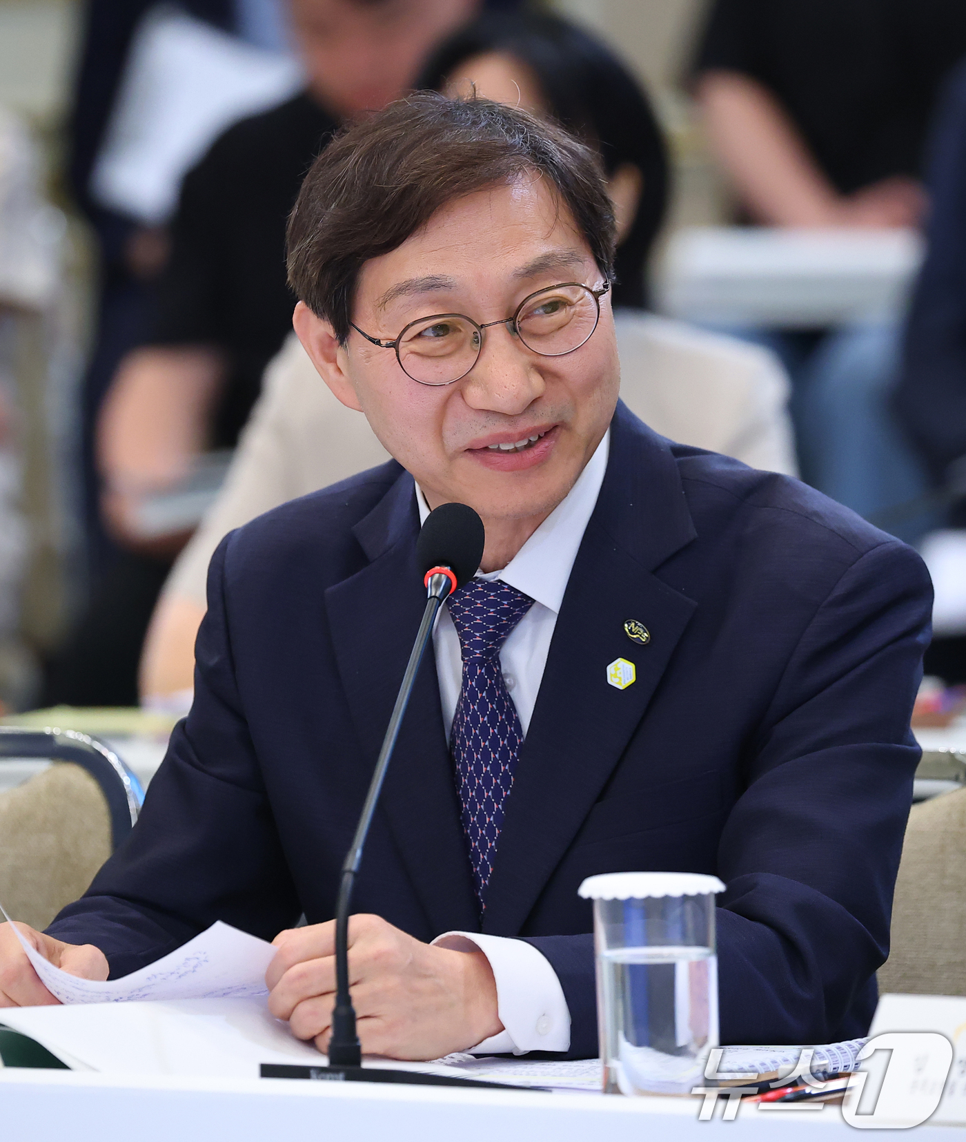 (서울=뉴스1) 이재명 기자 = 김성주 국민연금공단 이사장이 16일 청와대 영빈관에서 열린 보건복지부, 식품의약품안전처, 성평등가족부, 국민권익위원회 2차 업무보고에서 발언을 하고 …